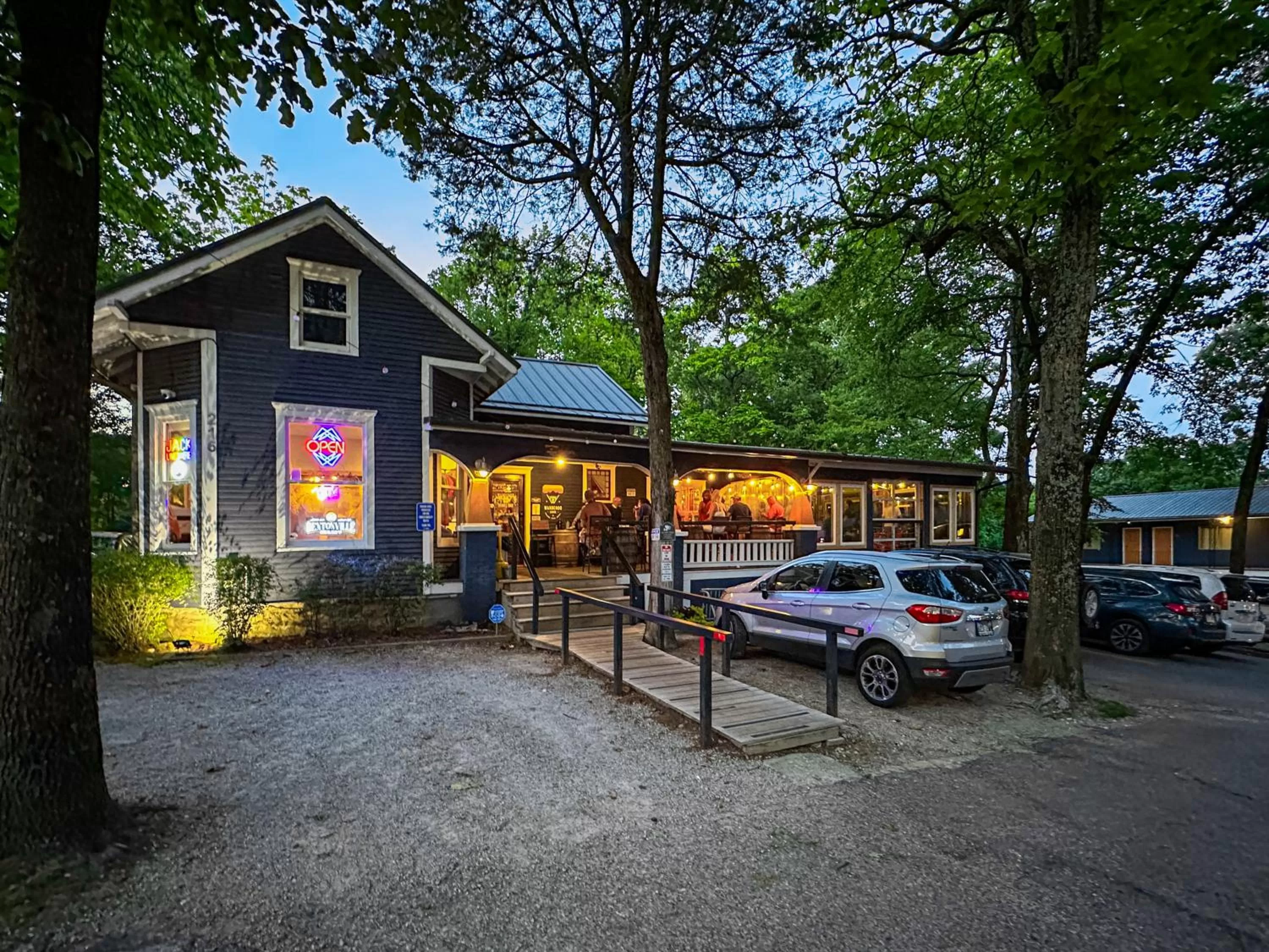 Restaurant/places to eat in The Wanderoo Lodge