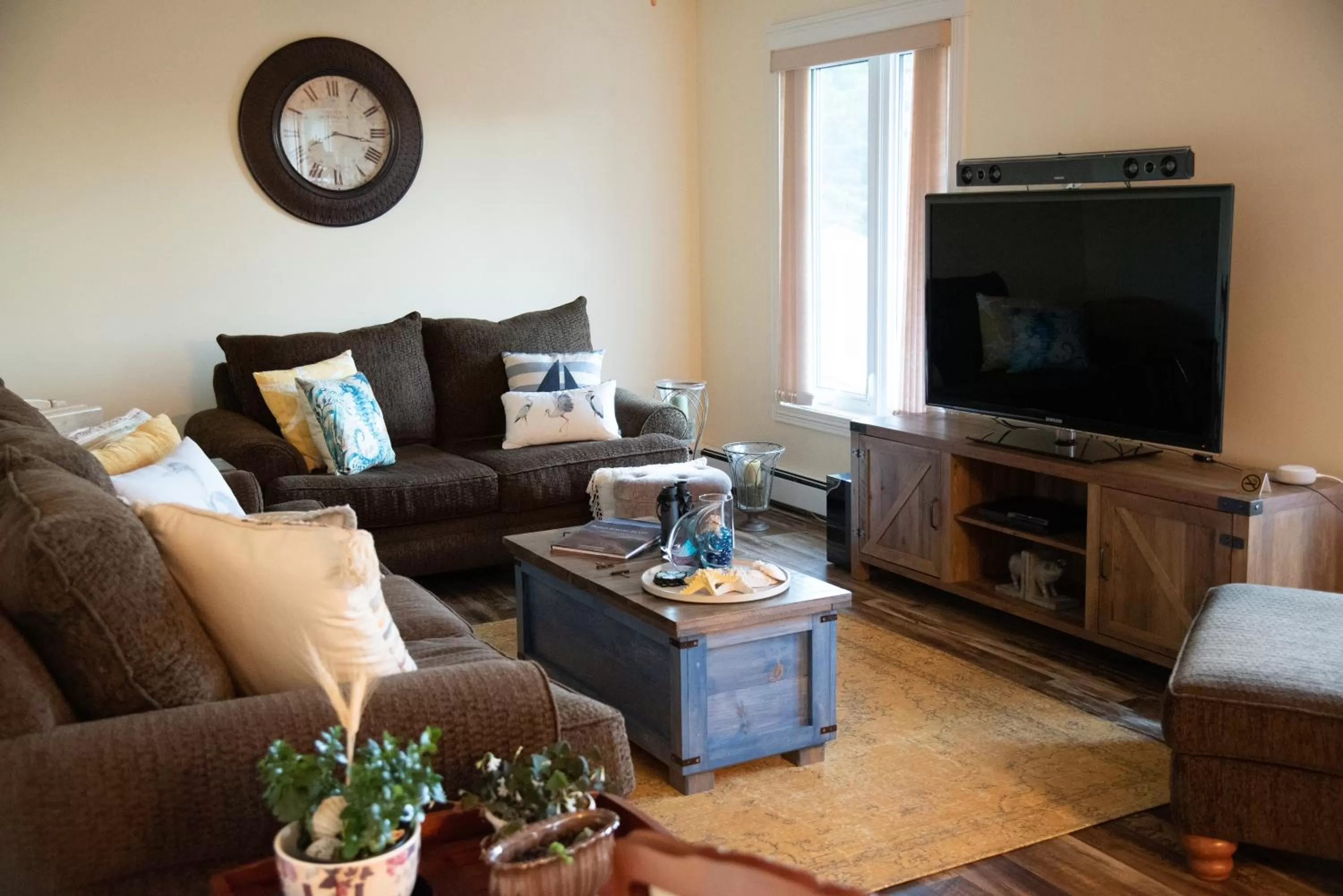 Communal lounge/ TV room, Seating Area in Baker Shore Bed and Breakfast