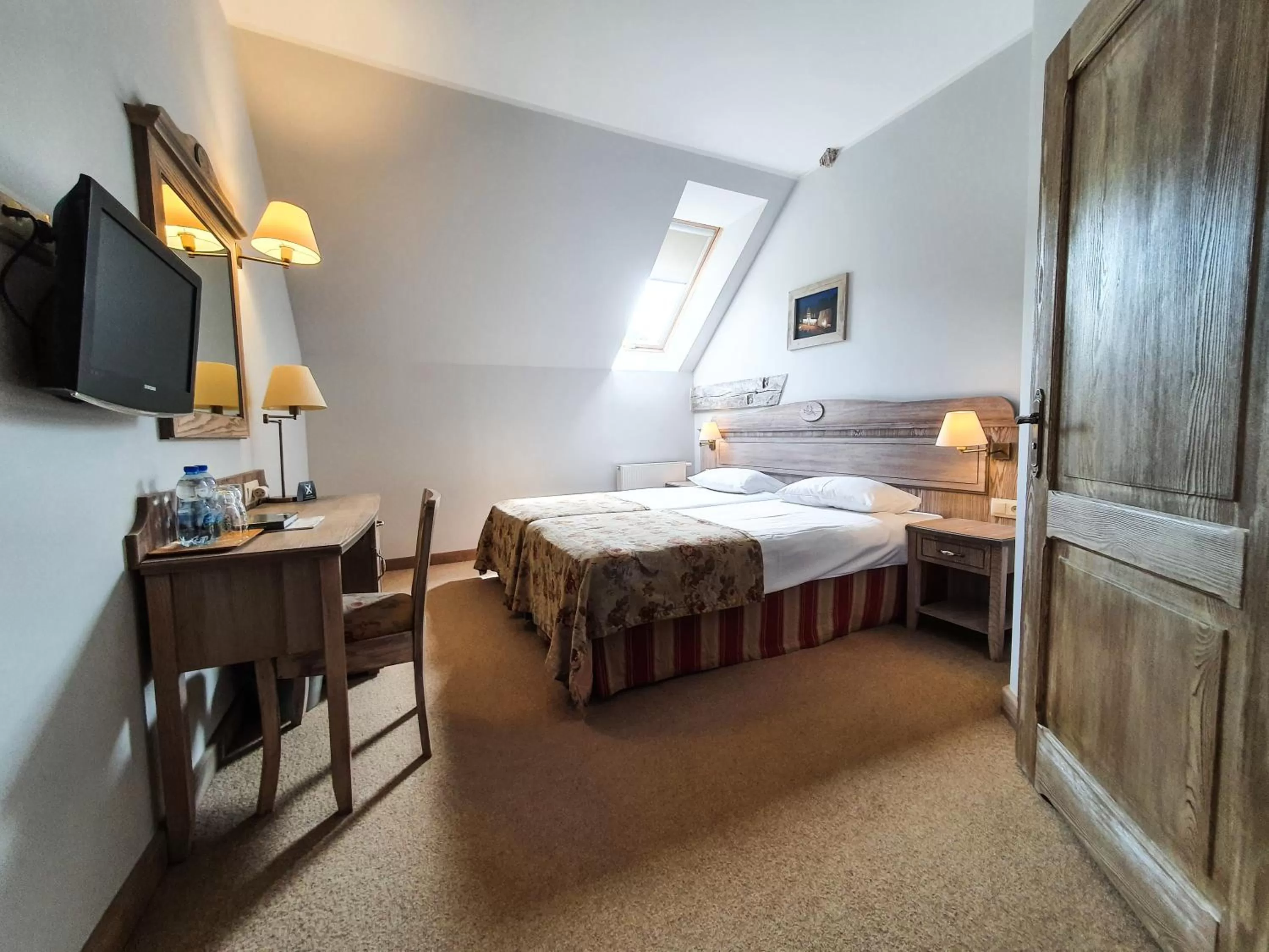 Photo of the whole room, Bed in Olandia