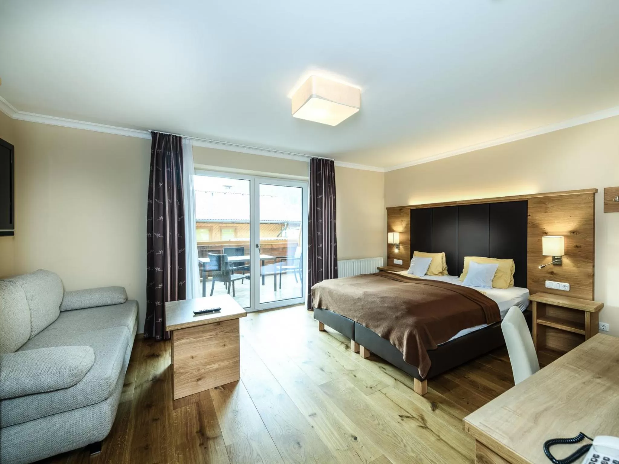 Comfort Double Room with Balcony in Hotel Victoria