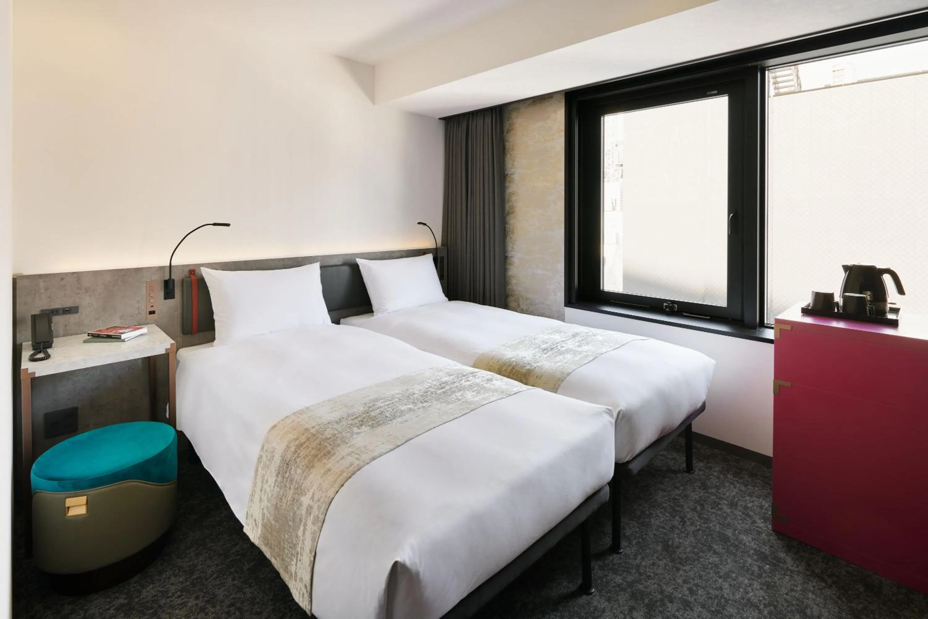 Photo of the whole room, Bed in the b ginza