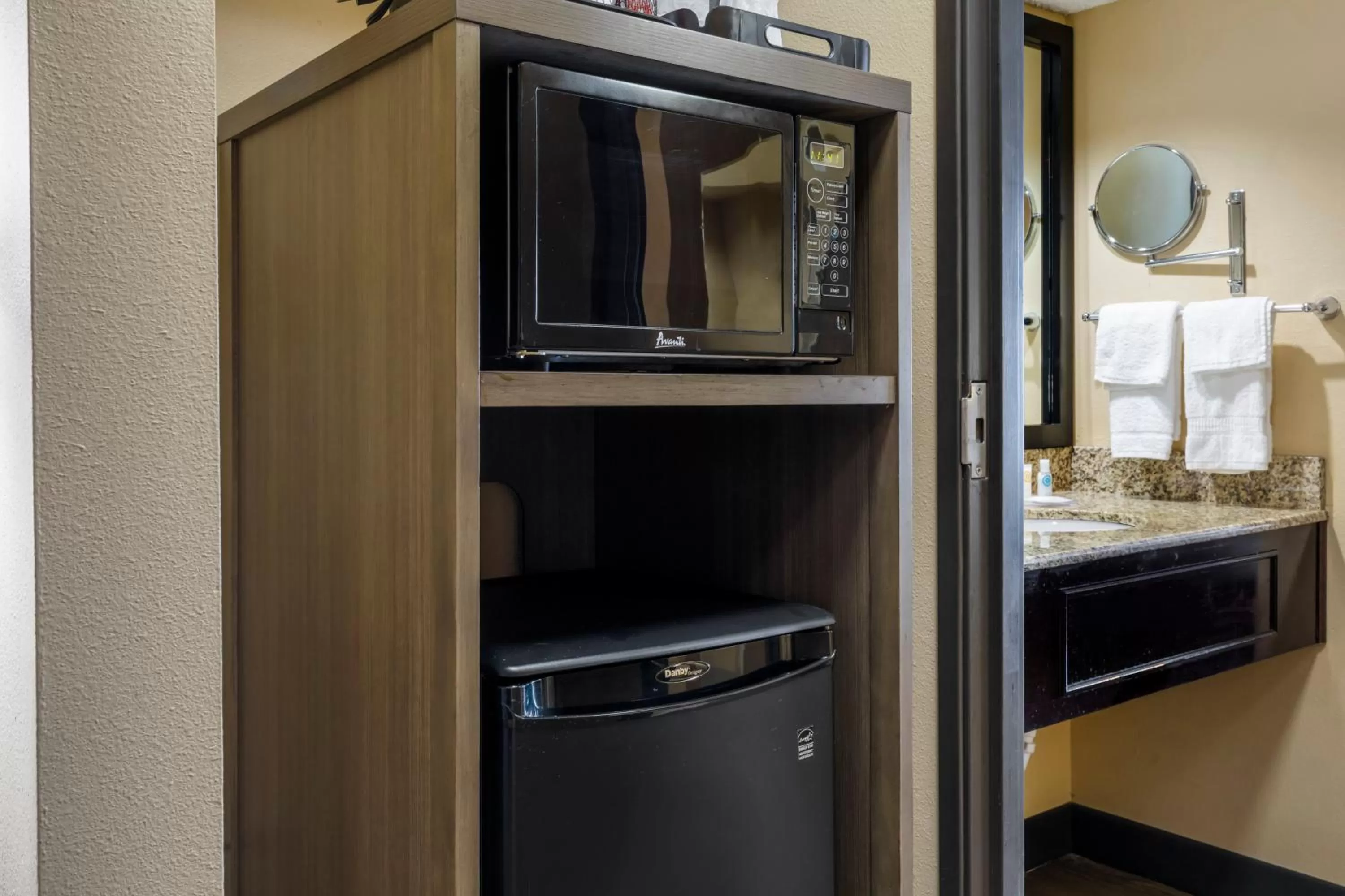 Comfort Suites DFW Airport