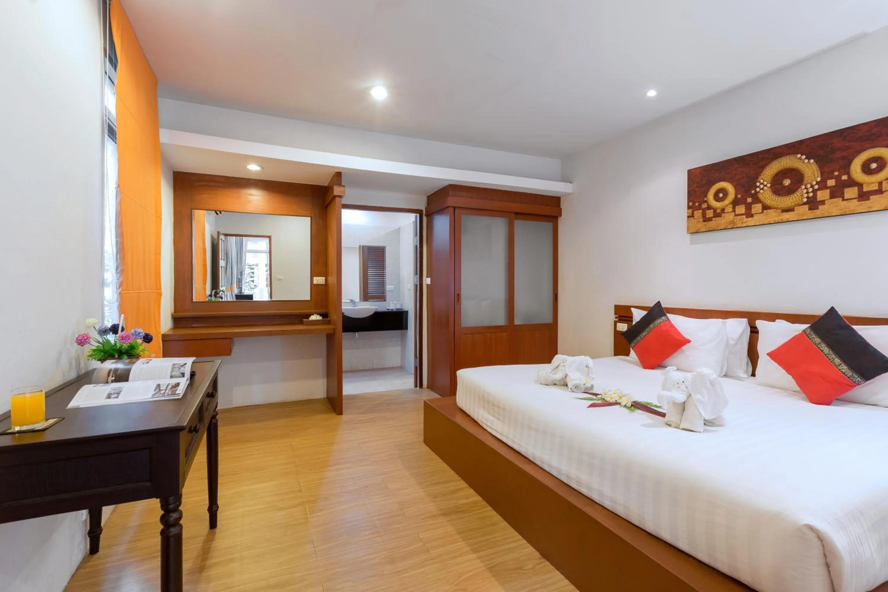 Communal lounge/ TV room, Bed in Phuket Sea Resort SHA Extra Plus