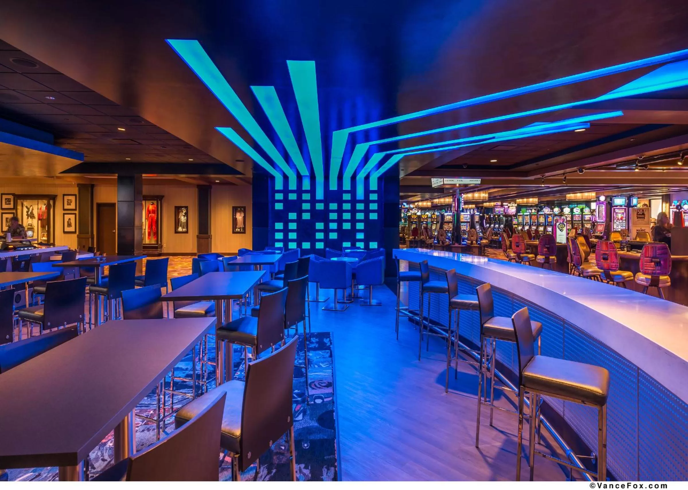 Lounge or bar in Golden Nugget Lake Tahoe