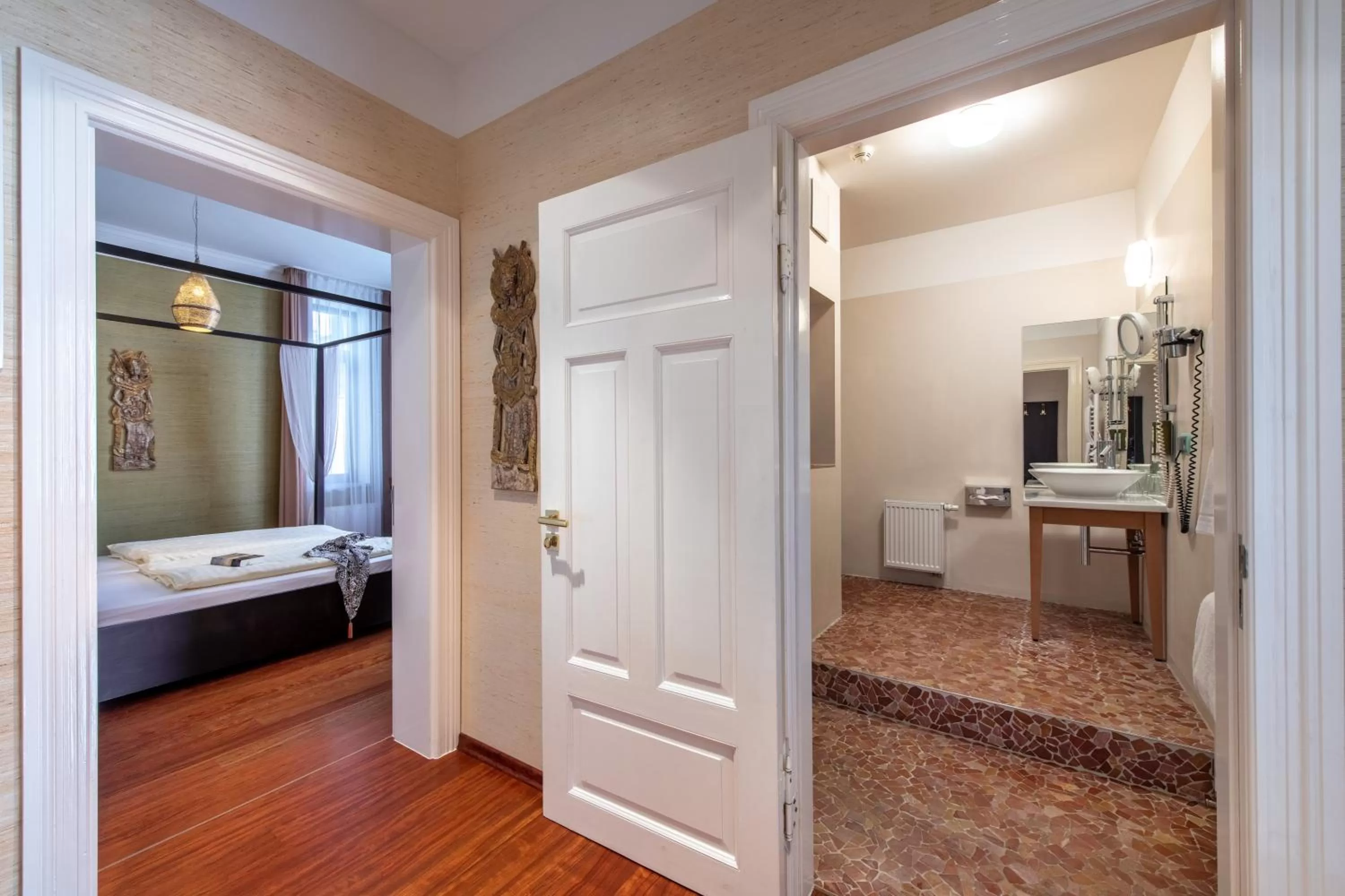 Bathroom, Bed in Recknitztal-Hotel Marlow