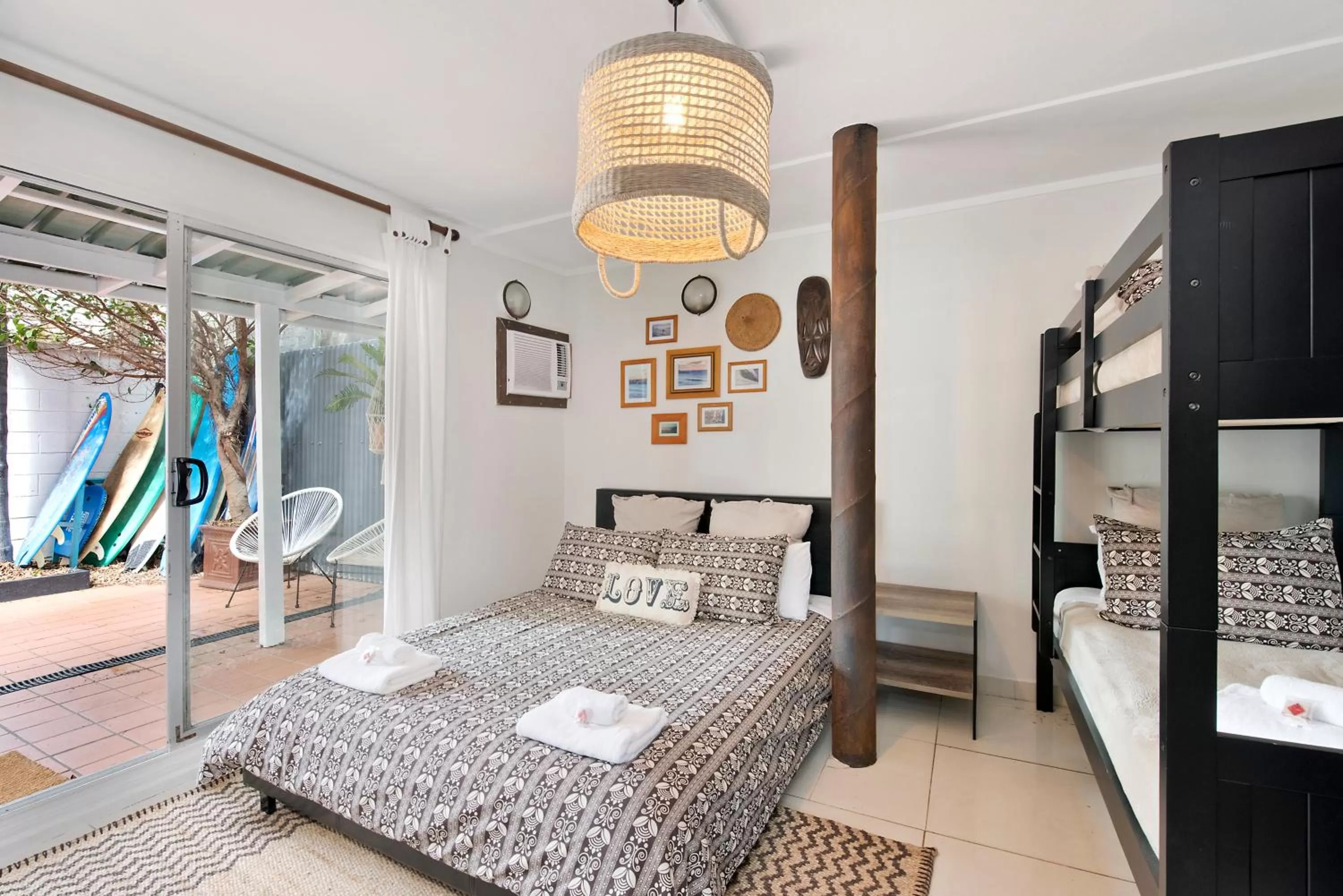 Bed in Manly Waves Studios & Apartments