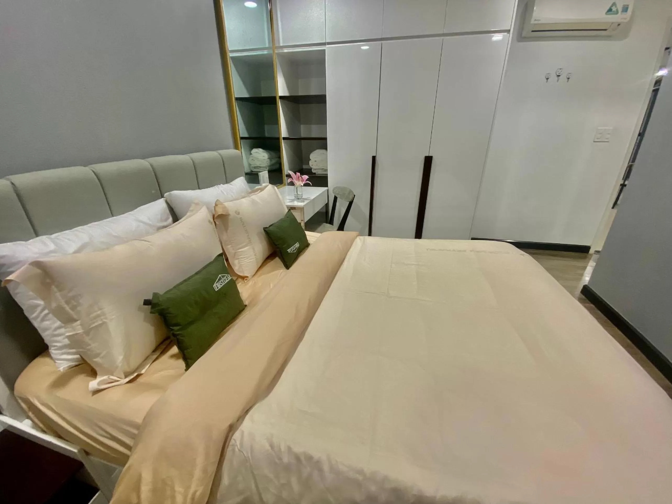 Bedroom, Bed in Convinia Apartment