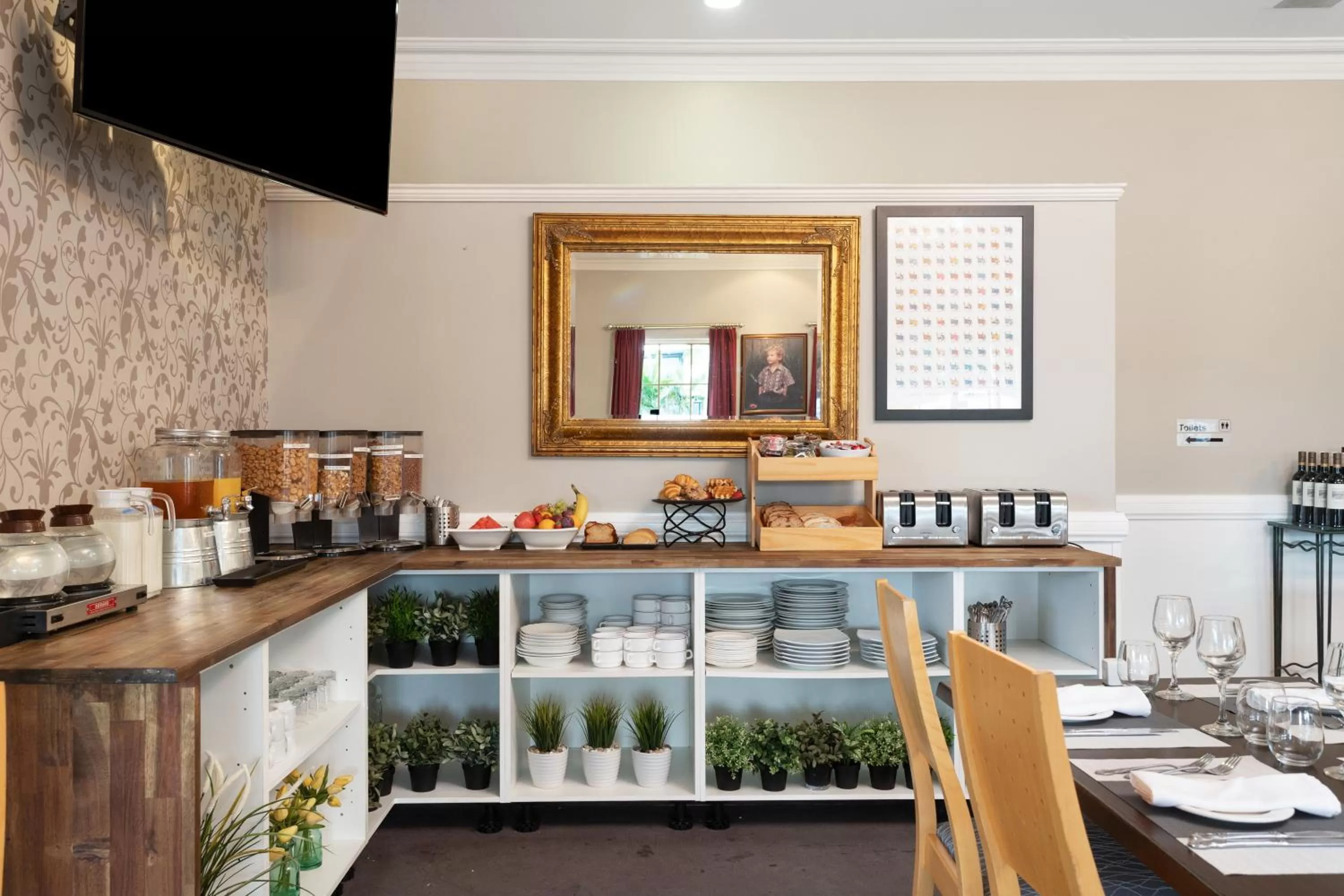 Continental breakfast in Coopers Colonial Motel