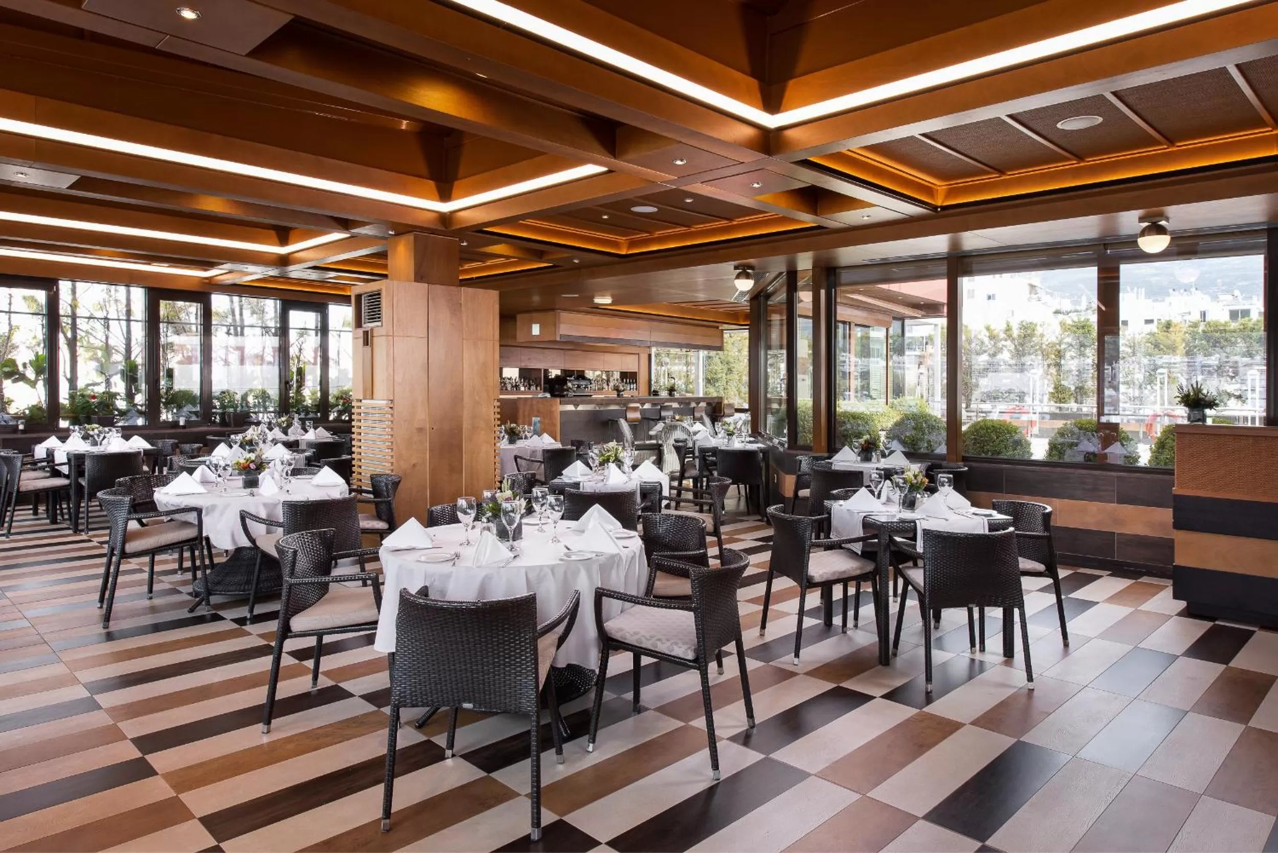 Restaurant/places to eat in Crowne Plaza Athens City Centre by IHG