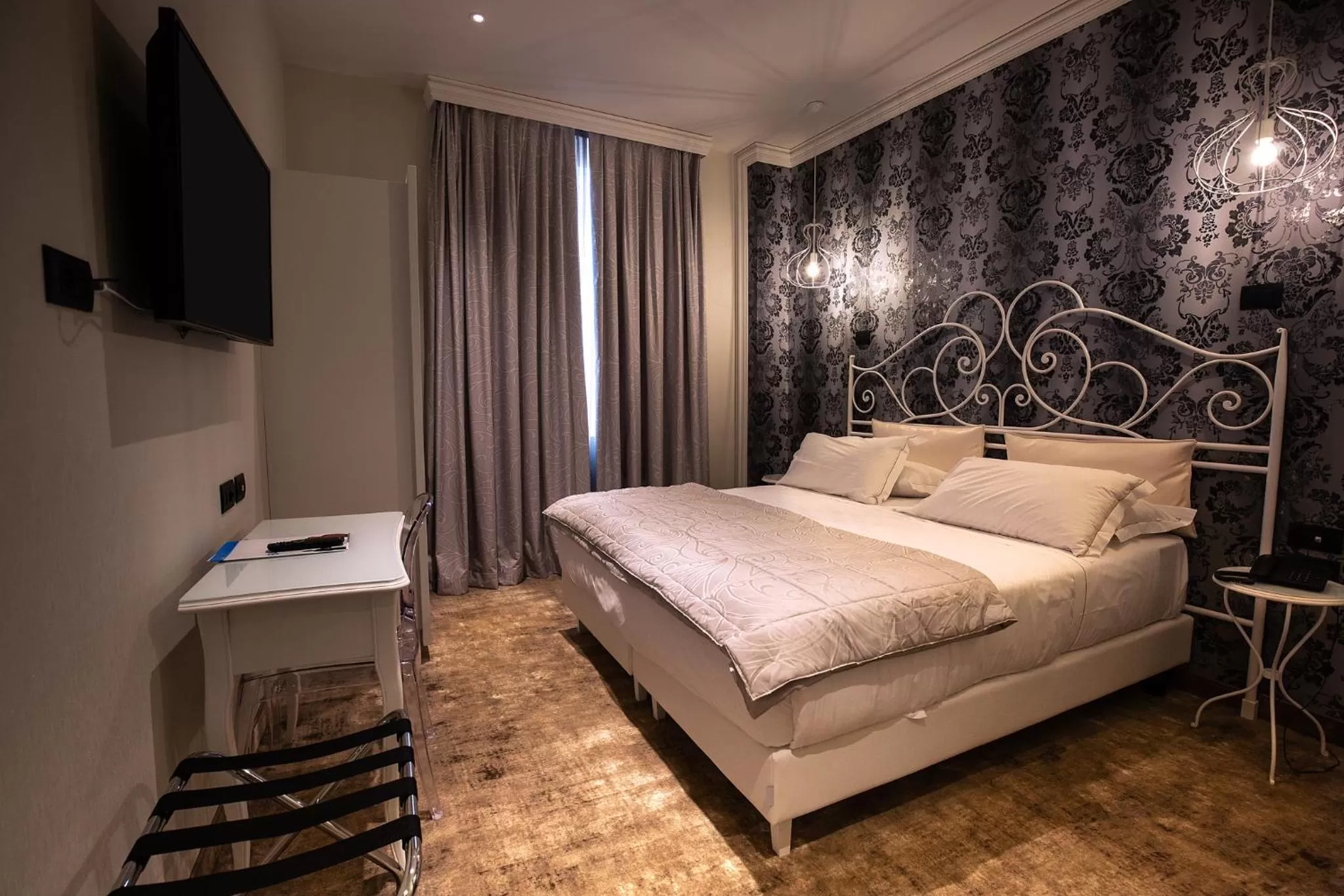 Photo of the whole room, Bed in Zanhotel Regina