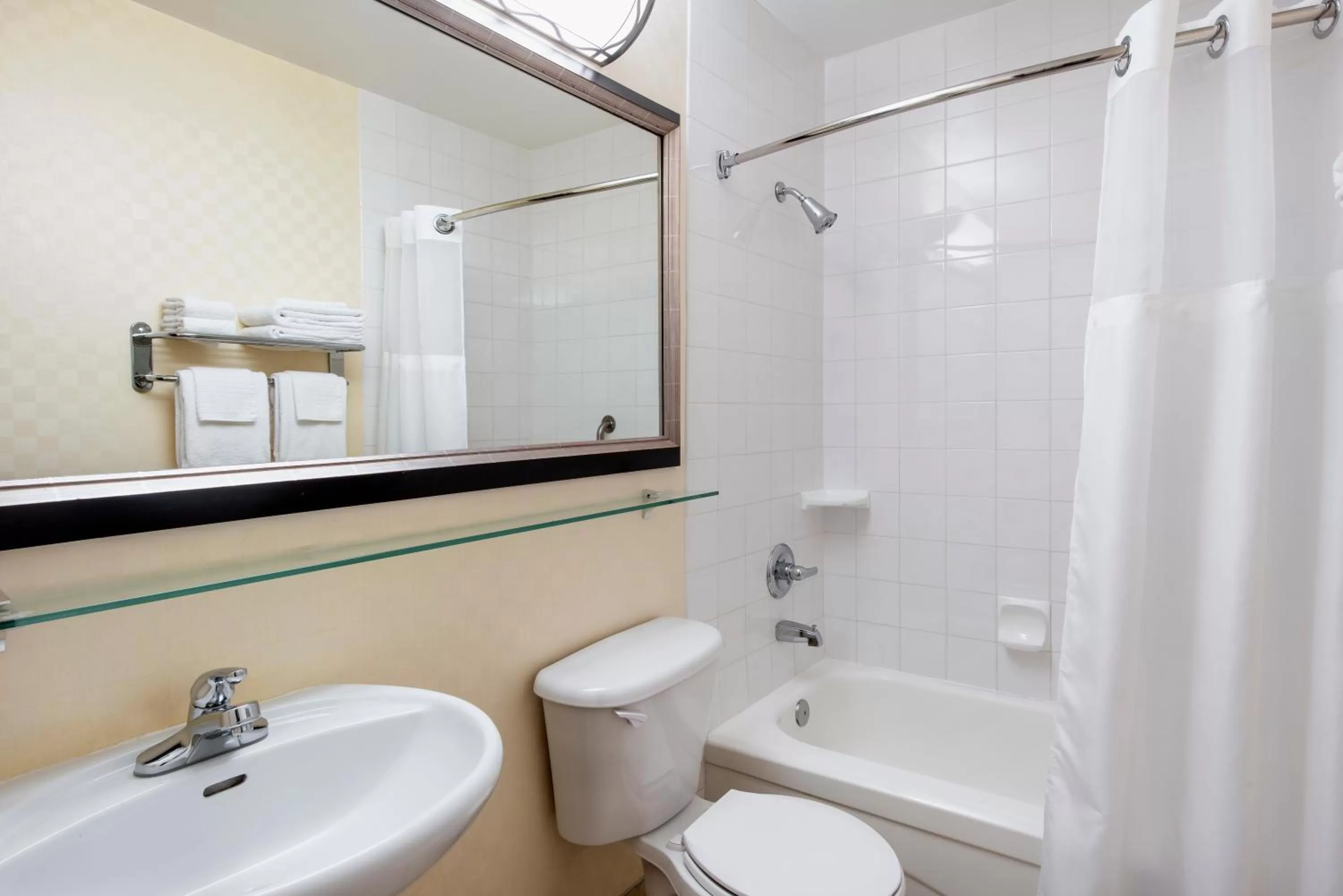 Toilet in Viscount Gort Hotel, Banquet & Conference Centre