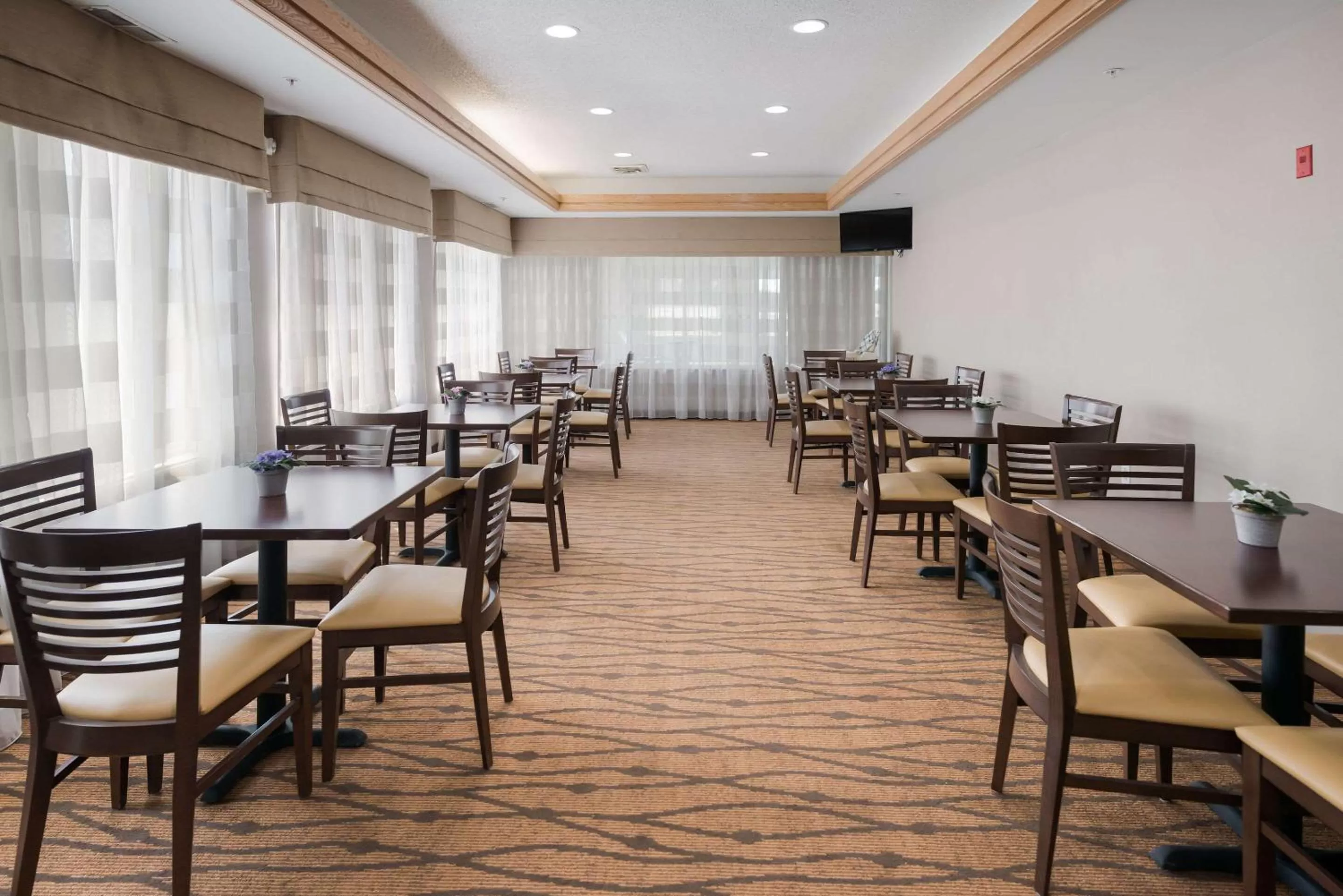 Restaurant/places to eat in Sleep Inn & Suites Port Clinton