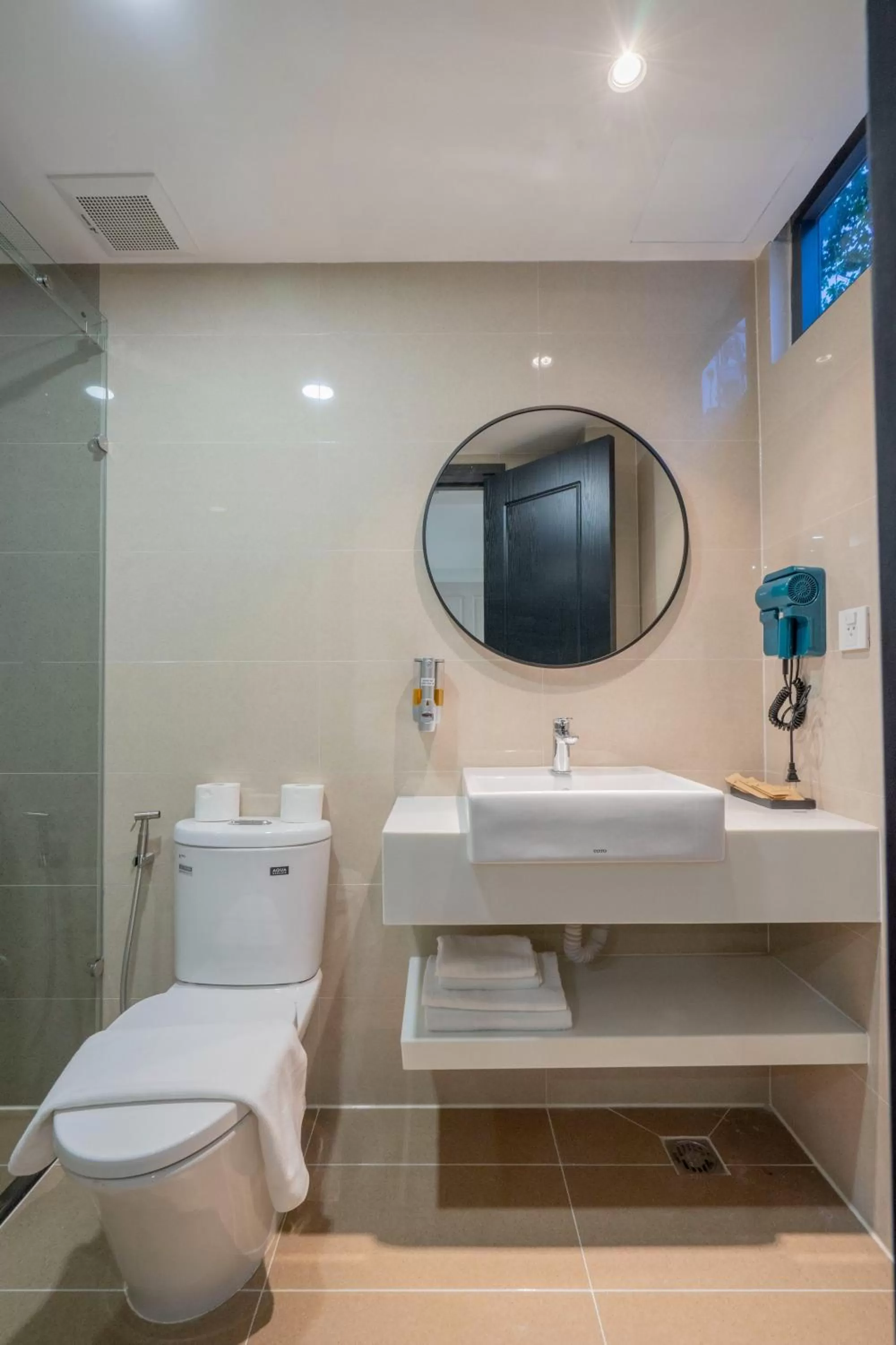 Shower, Bathroom in SAZI HOTEL - BÙI THỊ XUÂN