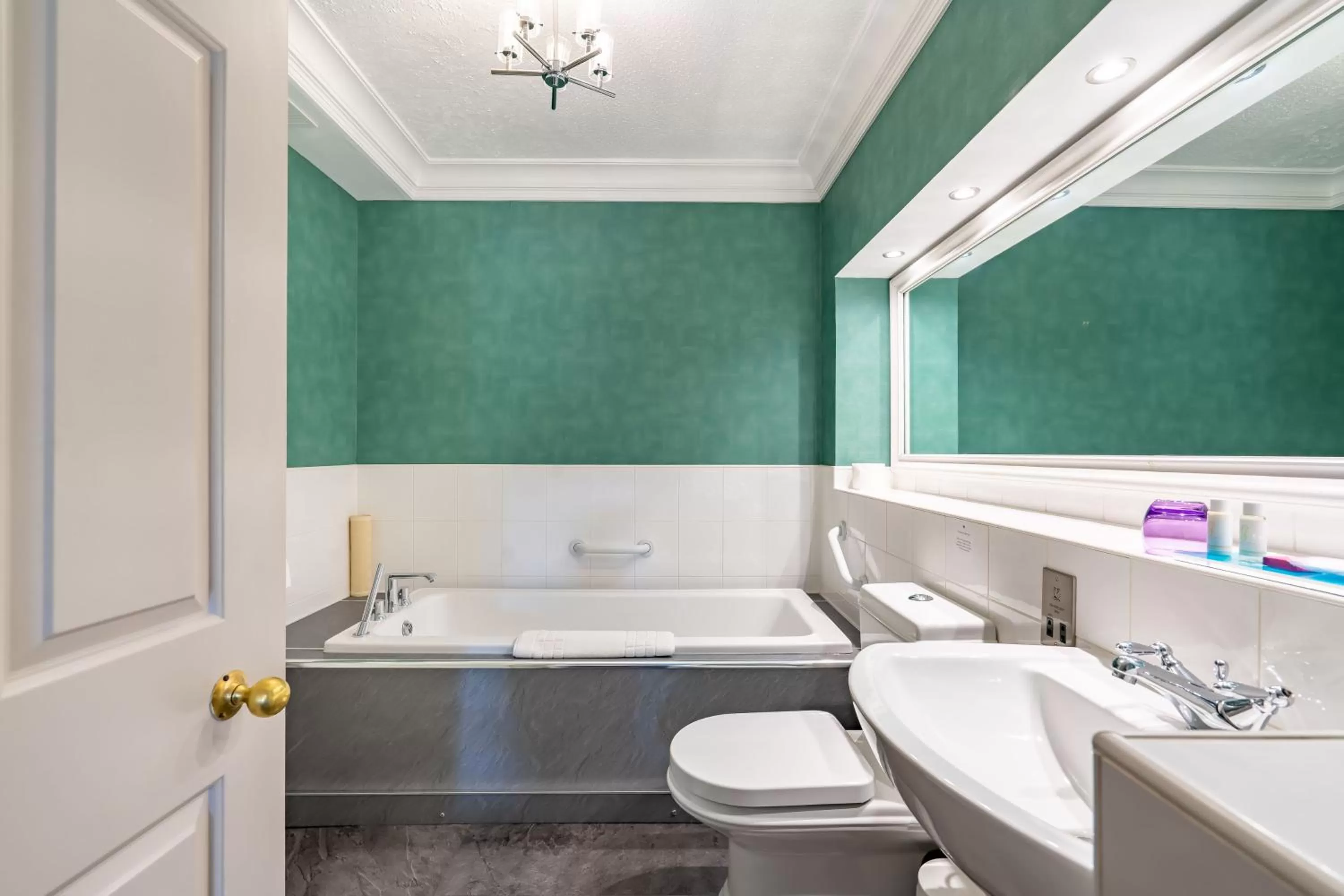 Bathroom in Banchory Lodge Hotel