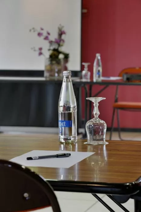 Meeting/conference room in Logis Hôtel Novalis Quimperlé