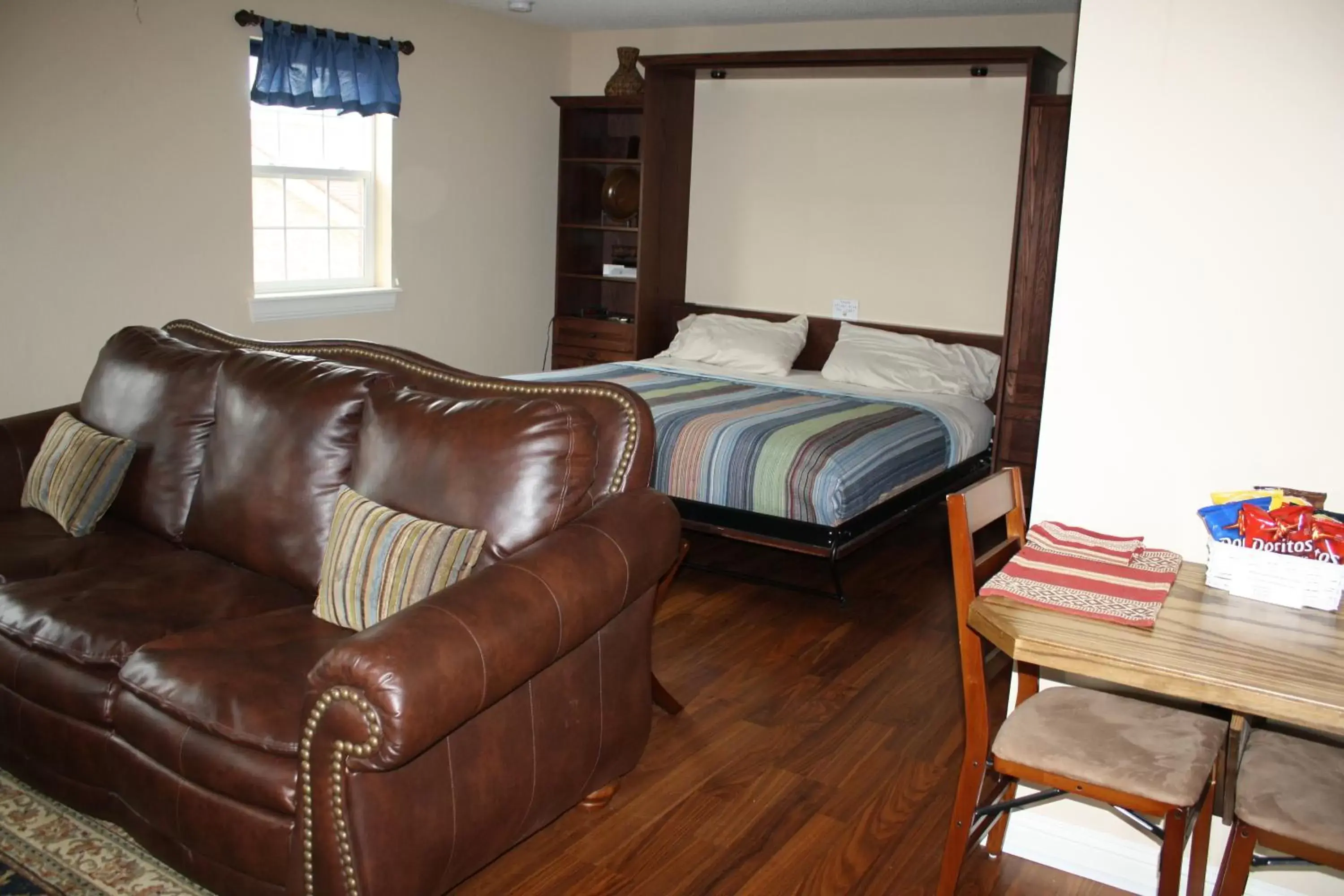 King Suite in Woodrow House Bed & Breakfast King Suite in Woodrow House Bed & Breakfast