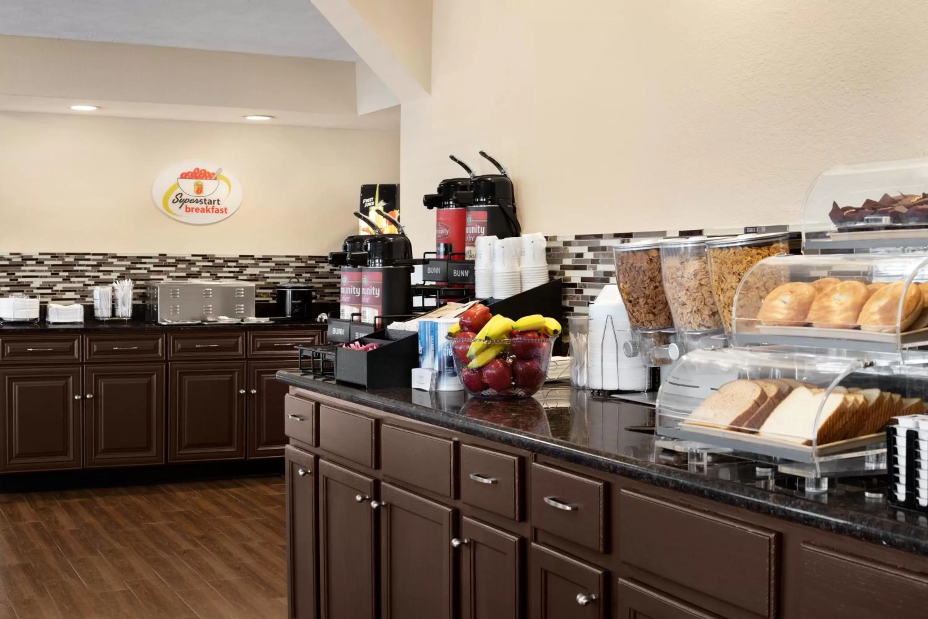Food and drinks in Super 8 by Wyndham Gulfport Airport NW Near Biloxi