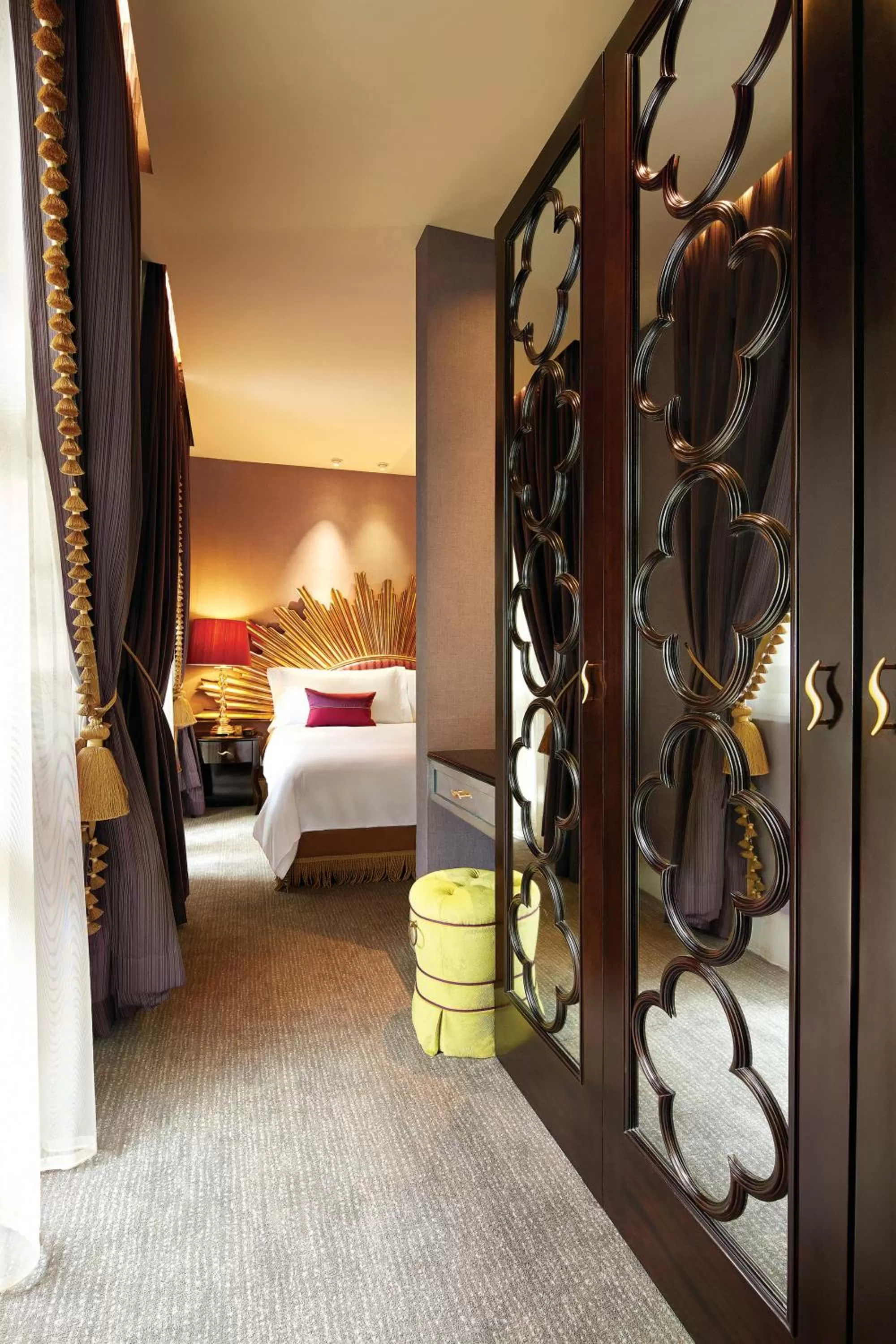 Decorative detail in Aurum Royal