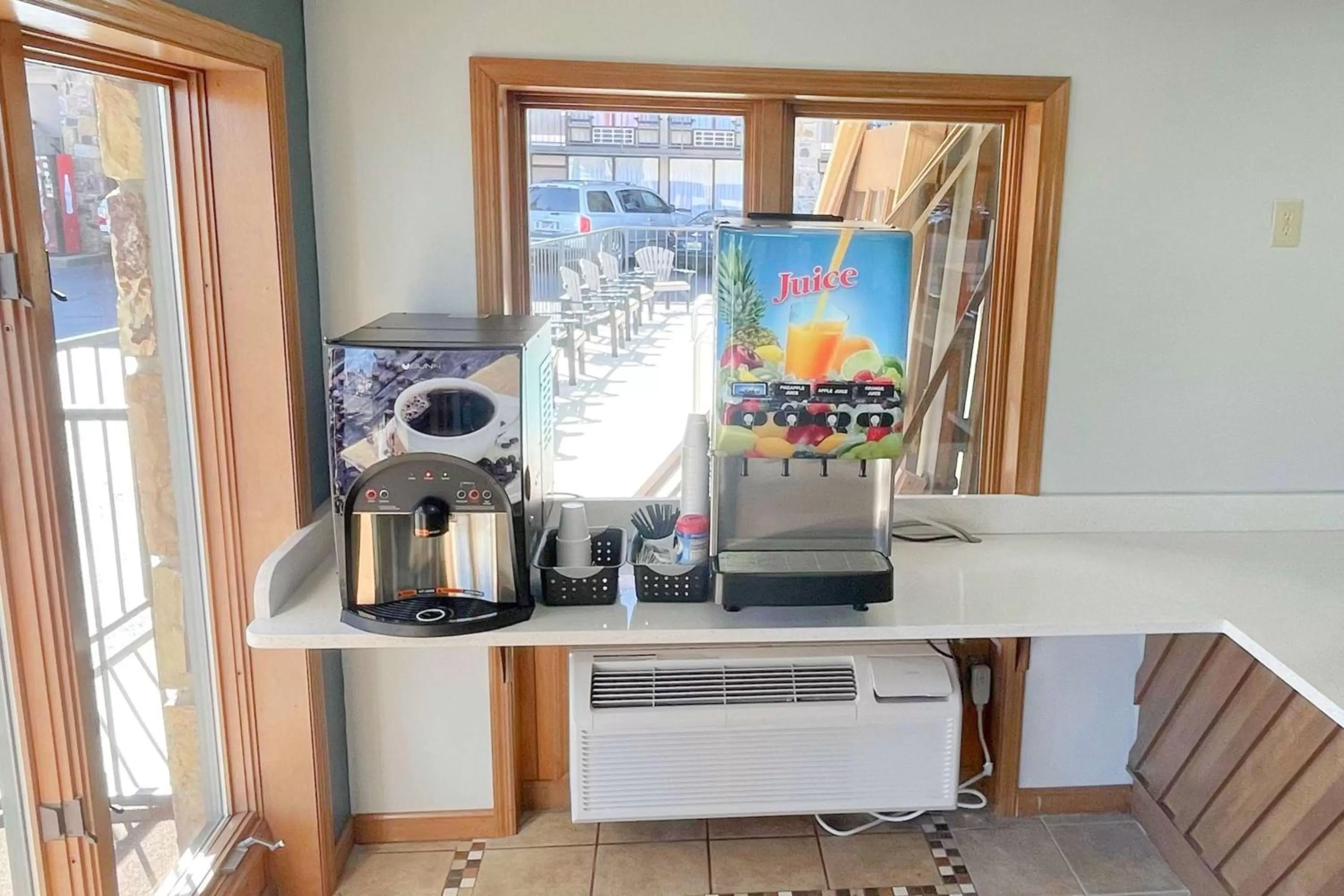 Restaurant/places to eat in Super 8 by Wyndham Pigeon Forge Downtown