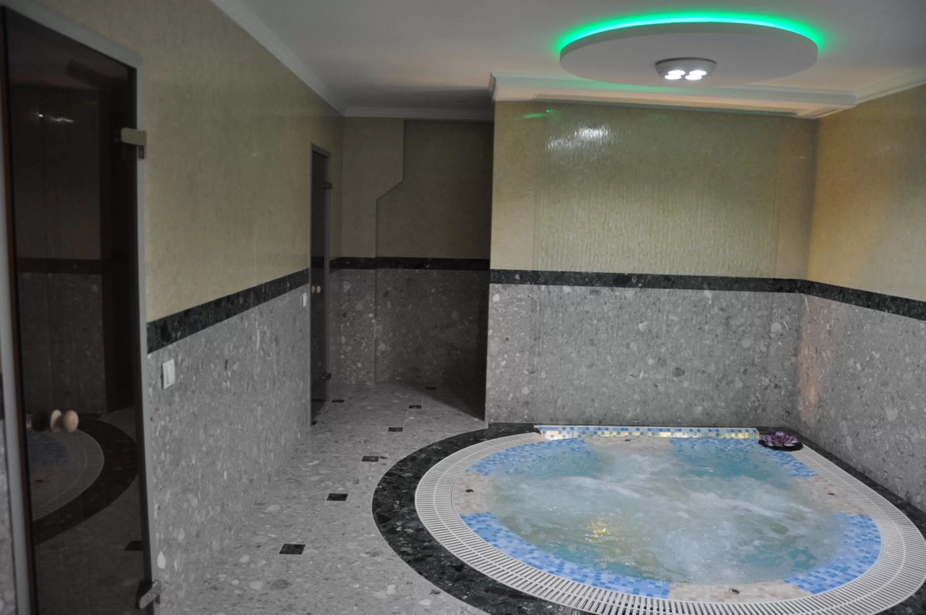 Hot Tub in Hotel Villa Natali