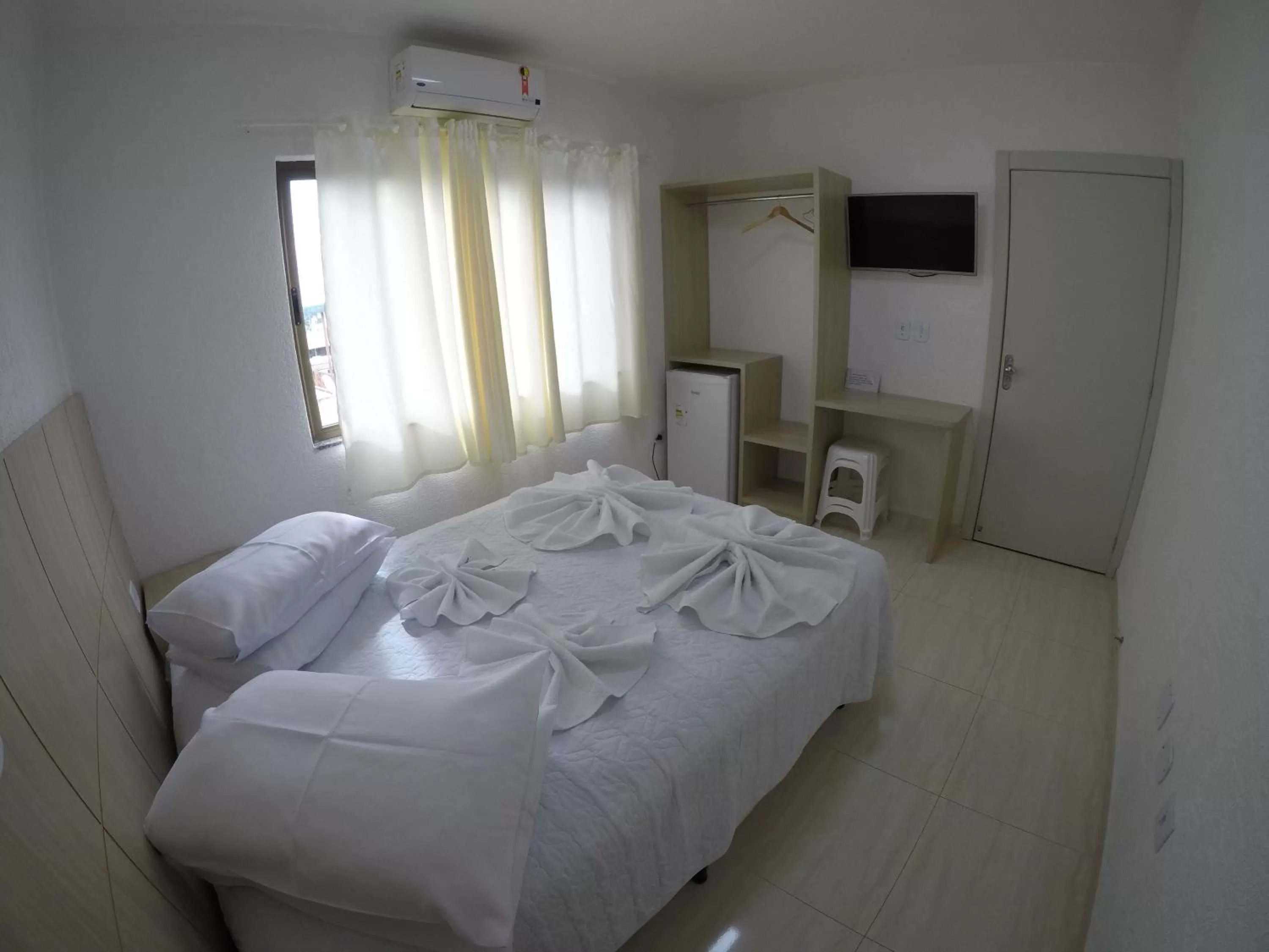 Photo of the whole room, Bed in Hotel Dove