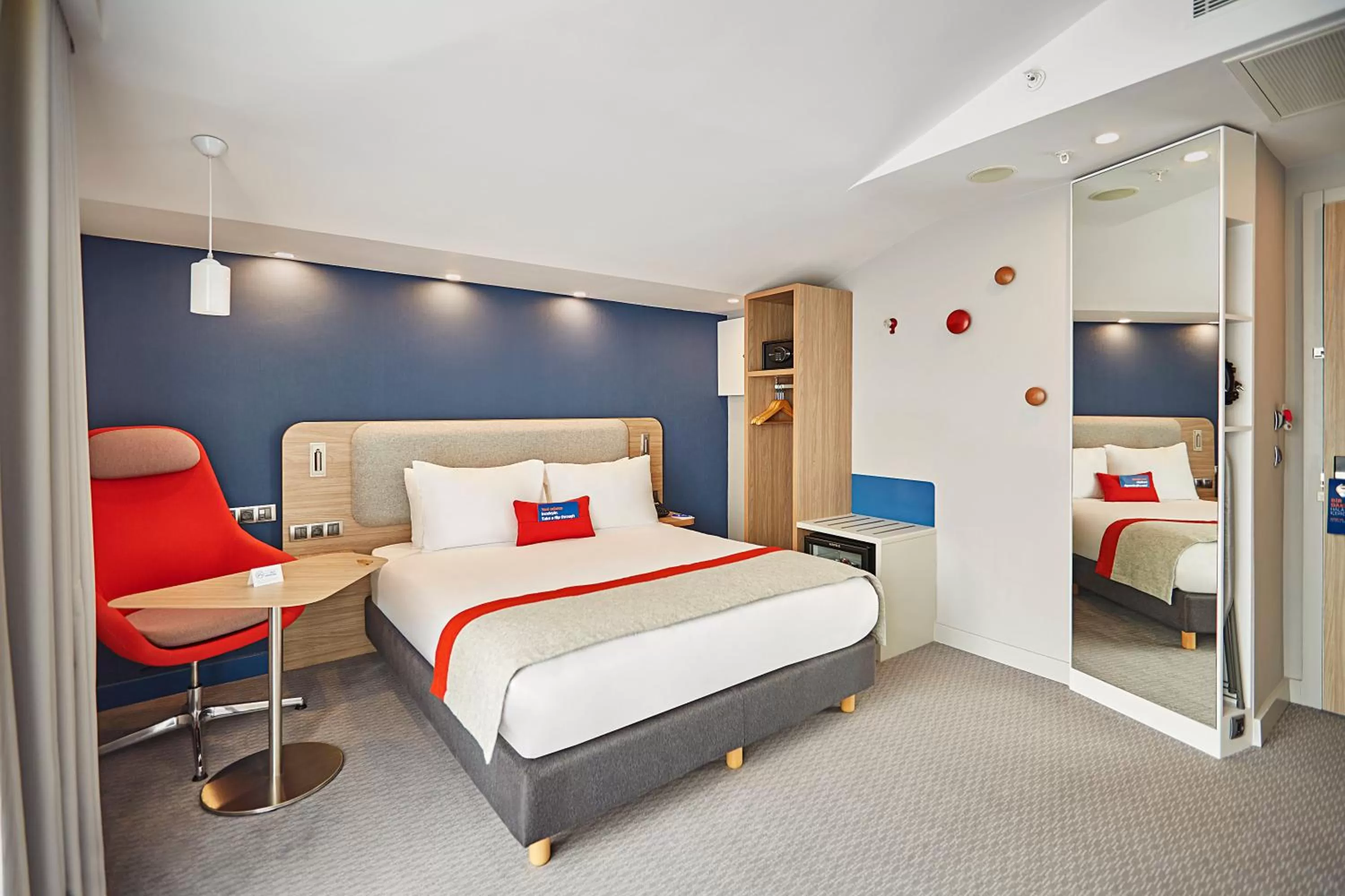 Photo of the whole room, Bed in Holiday Inn Express - Istanbul - Atakoy Metro by IHG