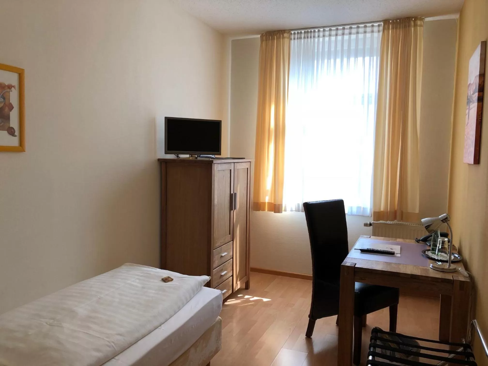 Photo of the whole room, Bed in Hotel im Kavalierhaus