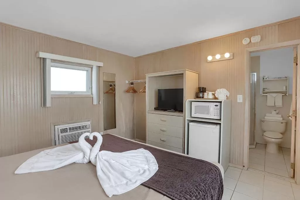 Bed in Heart of Wildwood Motel