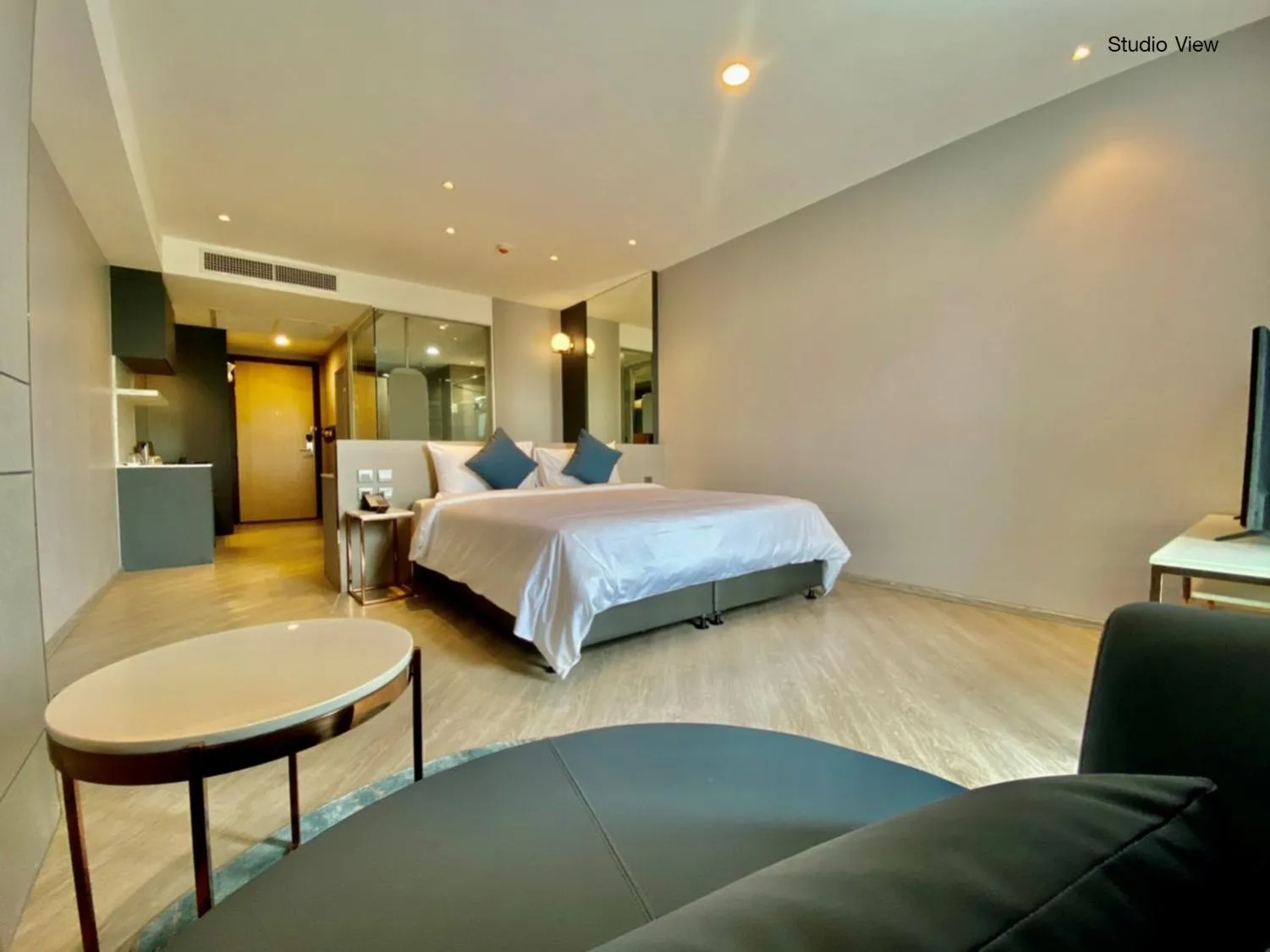 Bedroom, Bed in Golden City Rayong Hotel