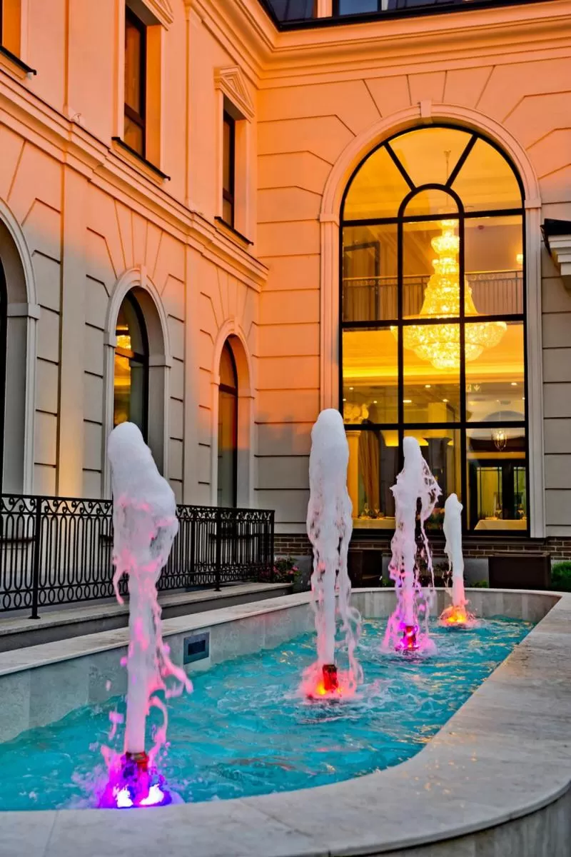 Swimming Pool in Hotel Mansor