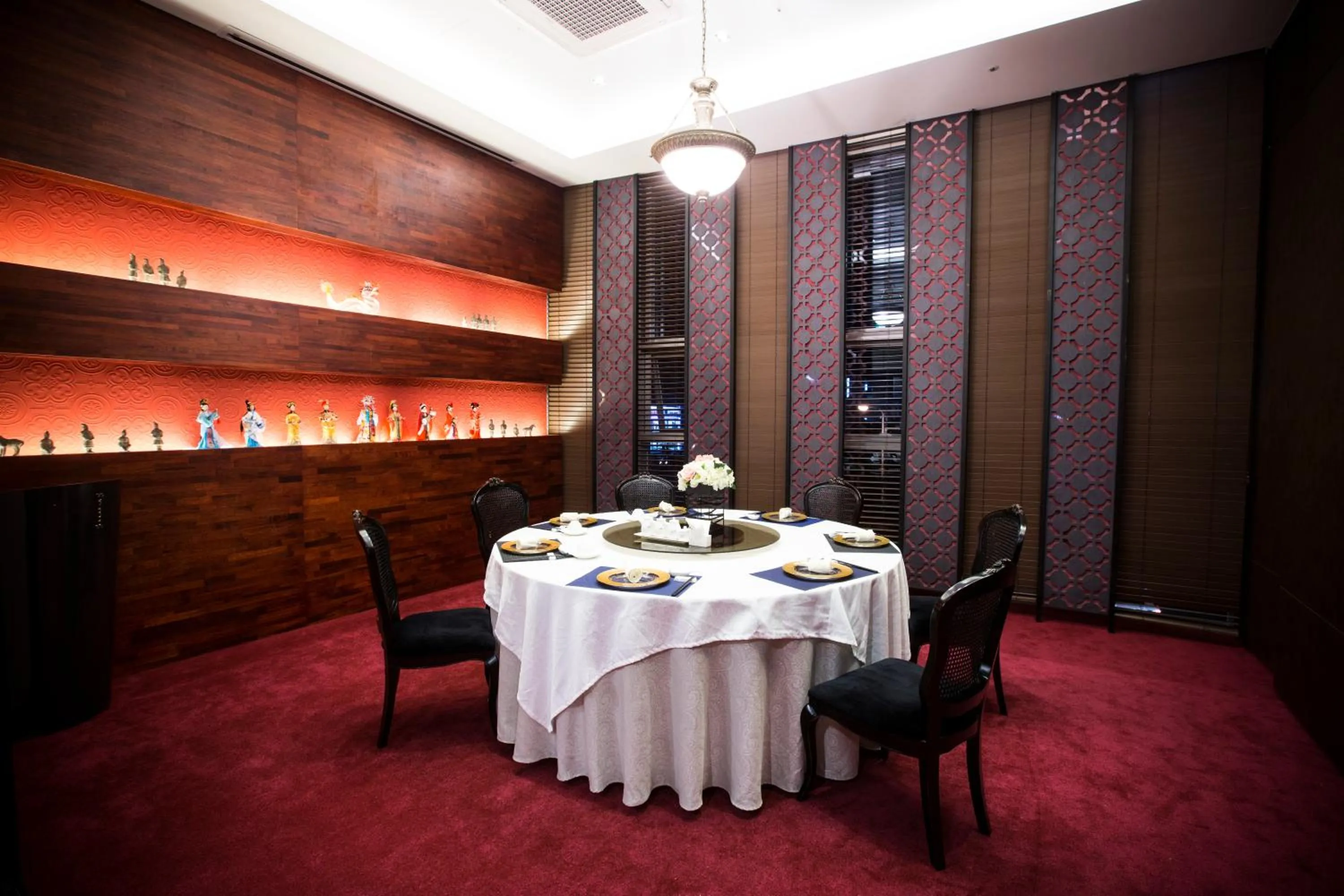 Restaurant/places to eat in I Square Hotel