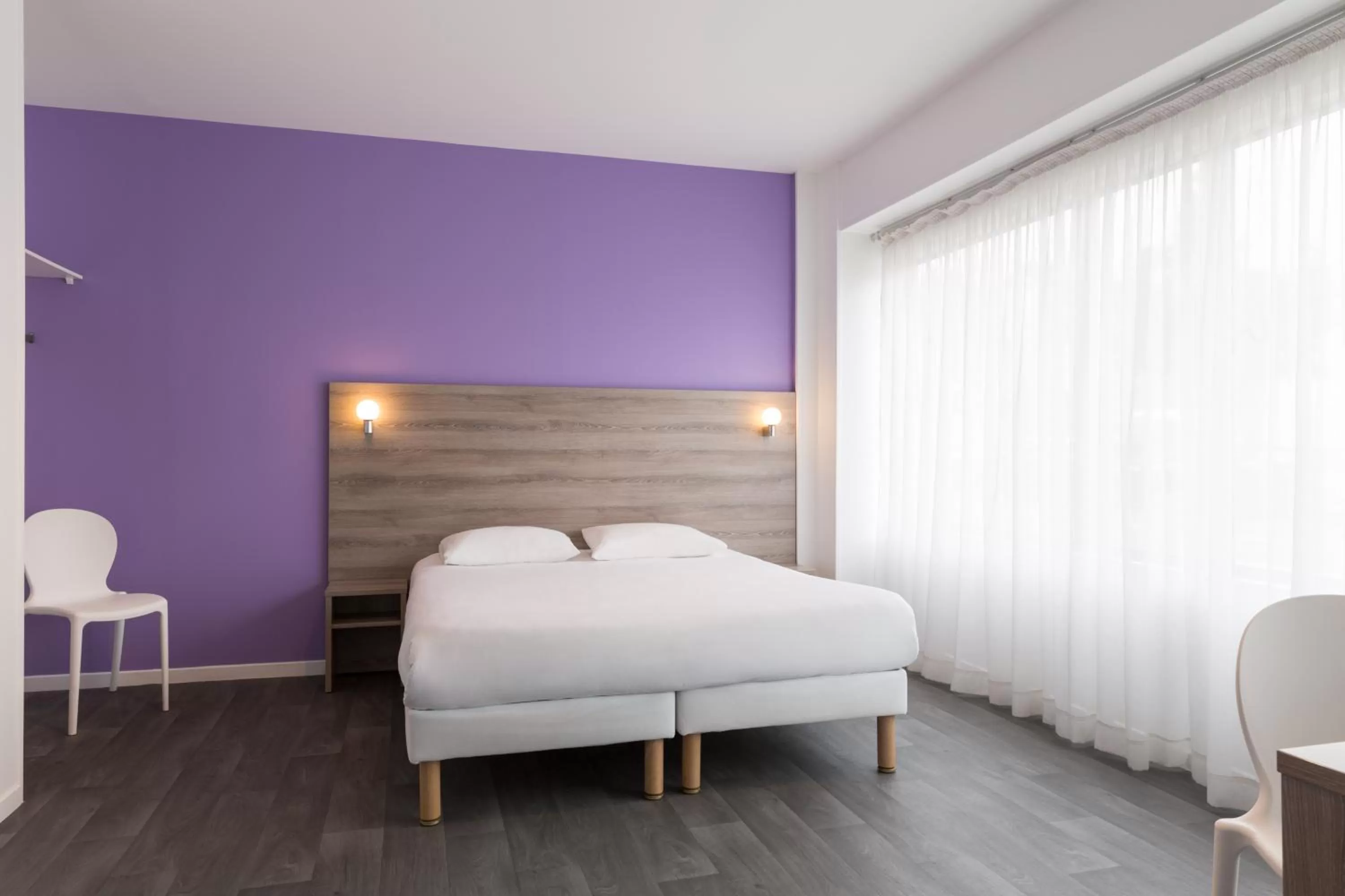 Facility for disabled guests, Bed in BRIT HOTEL CONFORT NEVERS Centre Gare