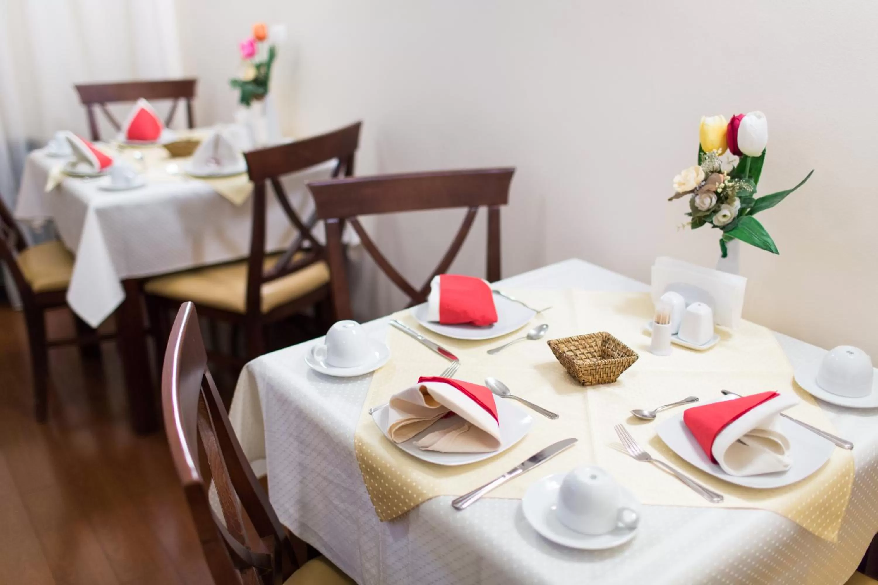 Restaurant/places to eat in Vila Paris Boutique Hotel