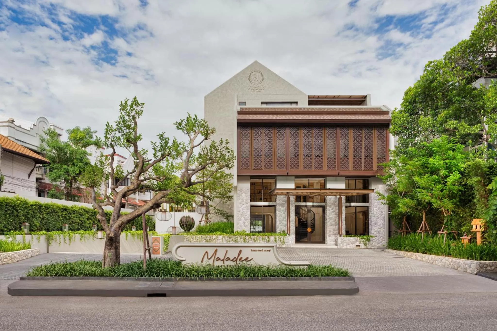 Facade/entrance in Maladee Rendezvous Hotel Chiang Mai