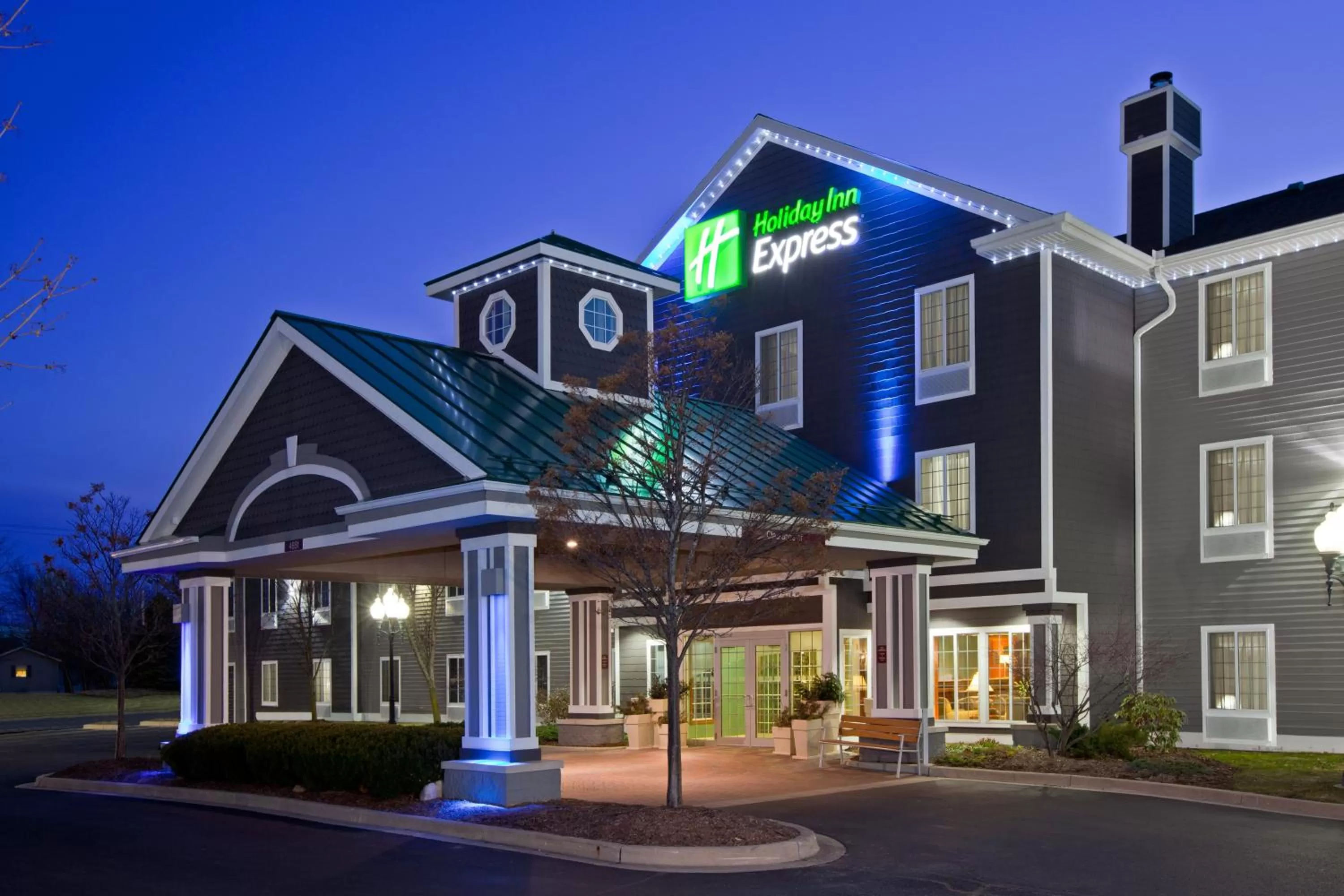 Property building in Holiday Inn Express Grand Rapids Southwest by IHG