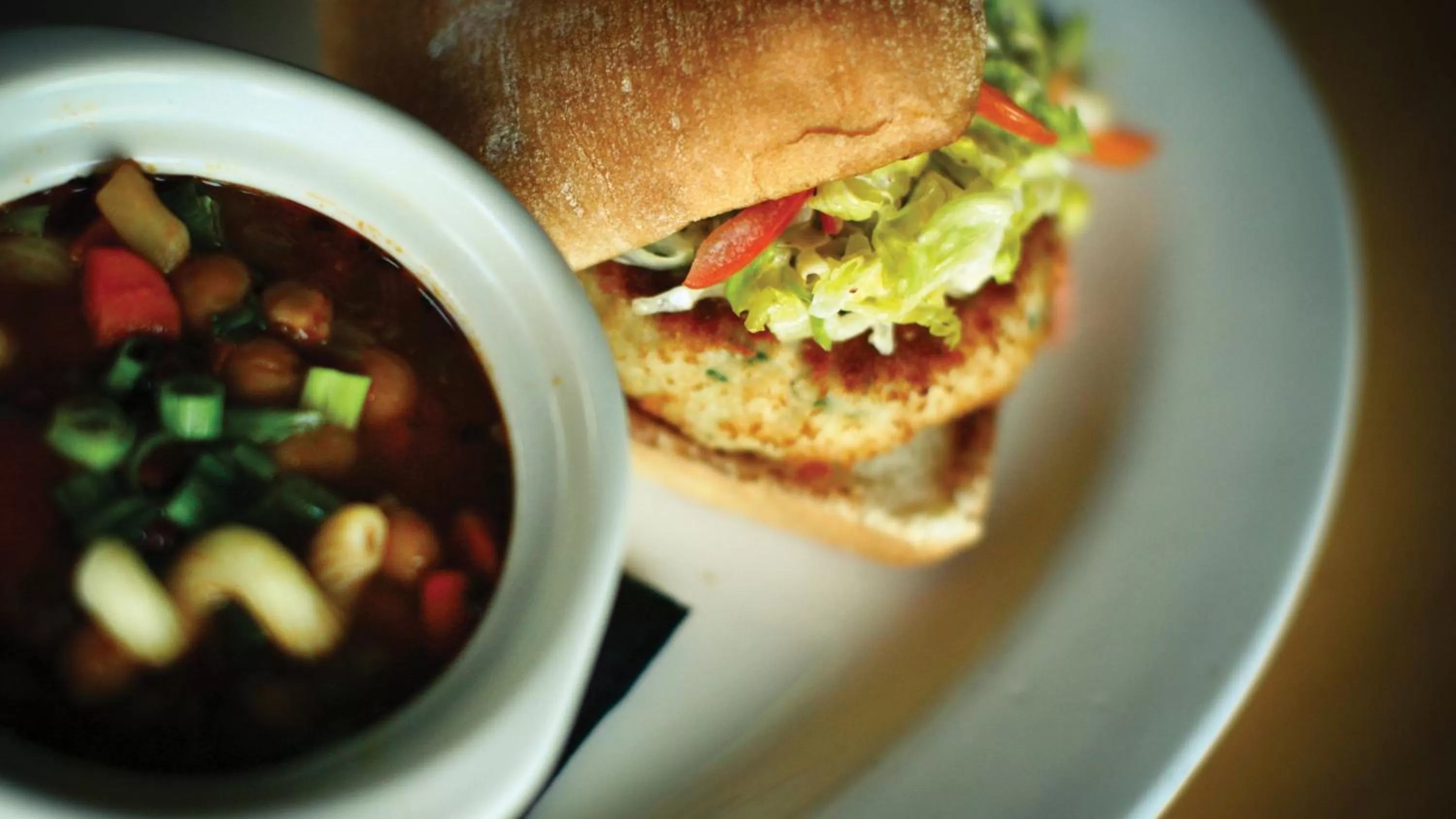 Restaurant/places to eat in Holiday Inn Cincinnati North West Chester by IHG