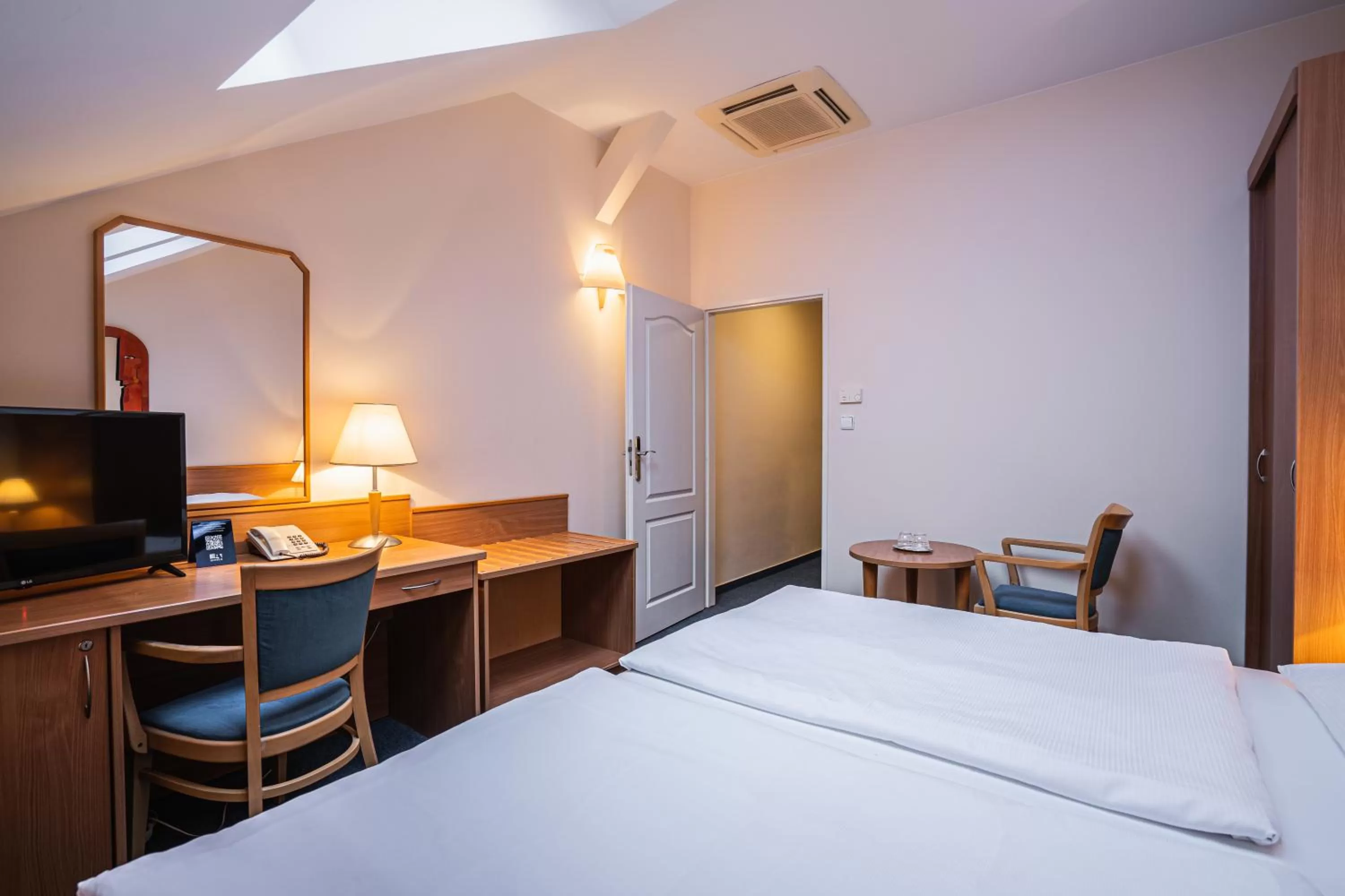 Bedroom, Bed in EA Hotel Tosca