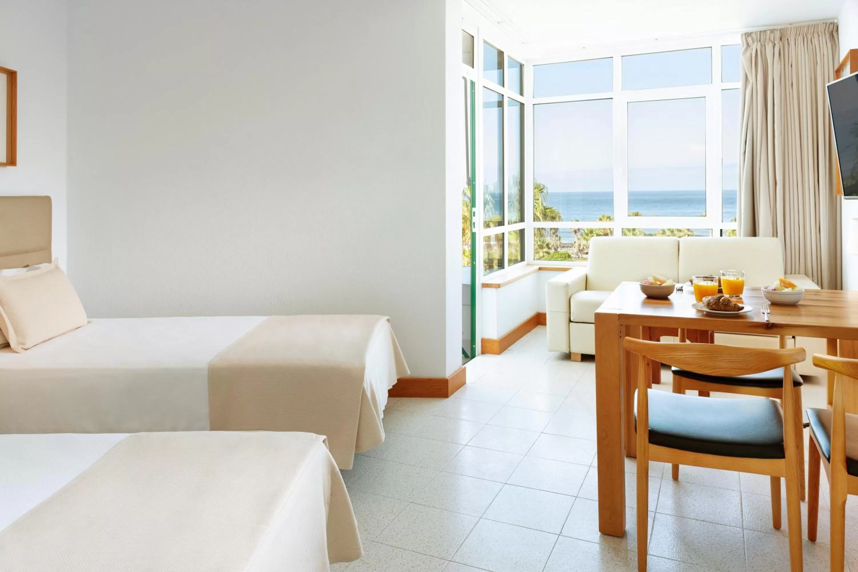 Photo of the whole room, Bed in Parque Santiago IV Official