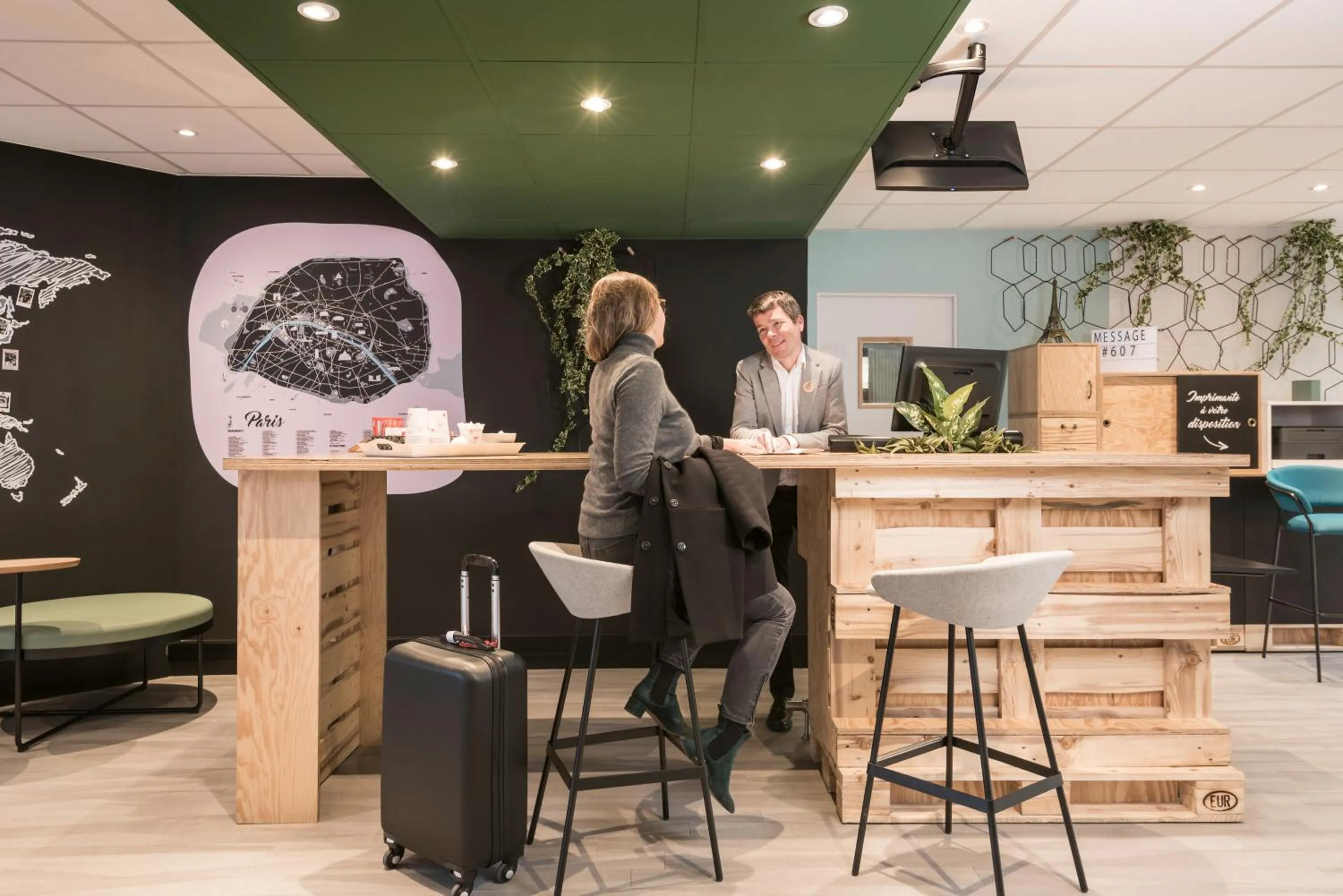 Lobby or reception in Aparthotel Adagio Paris Montmartre