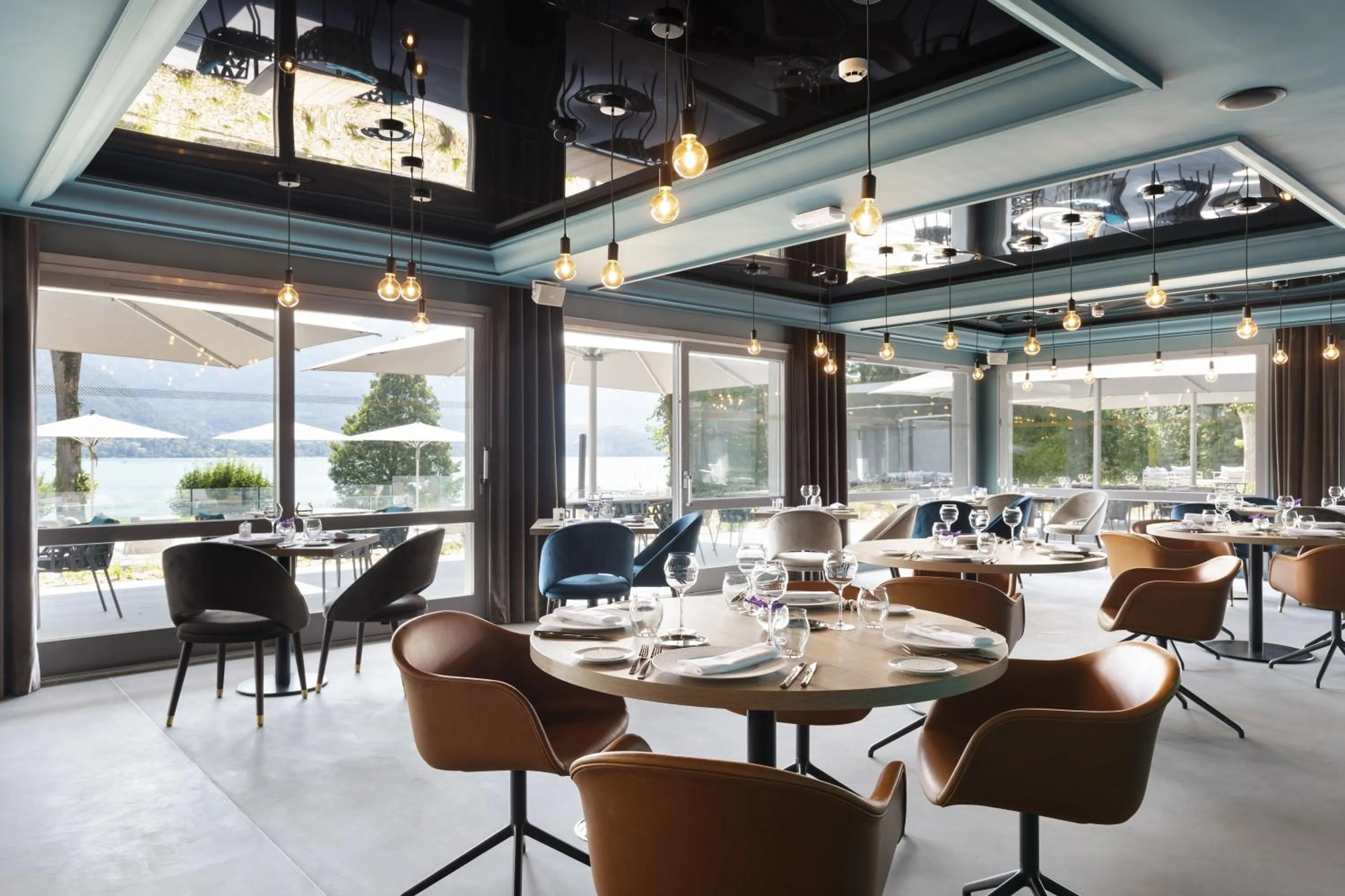 Restaurant/places to eat in Black Bass Hotel