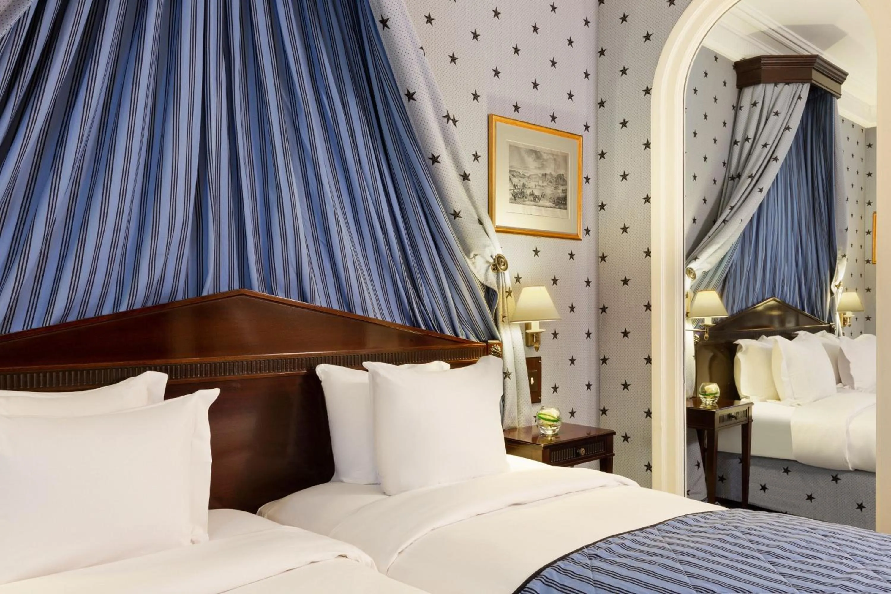 Photo of the whole room, Bed in Le Dokhan's Paris Arc de Triomphe, a Tribute Portfolio Hotel