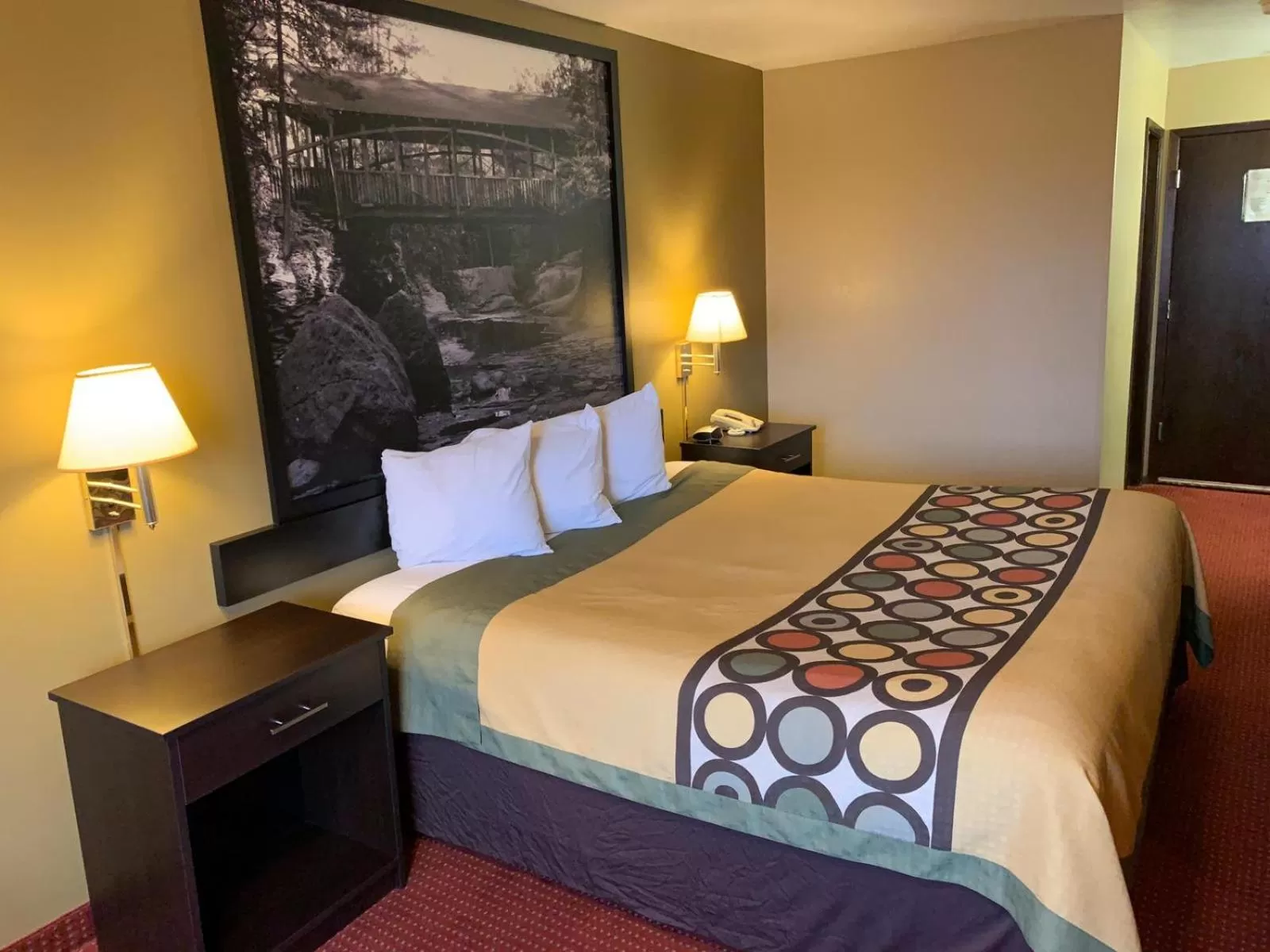 Photo of the whole room, Bed in Super 8 by Wyndham Eau Claire WI