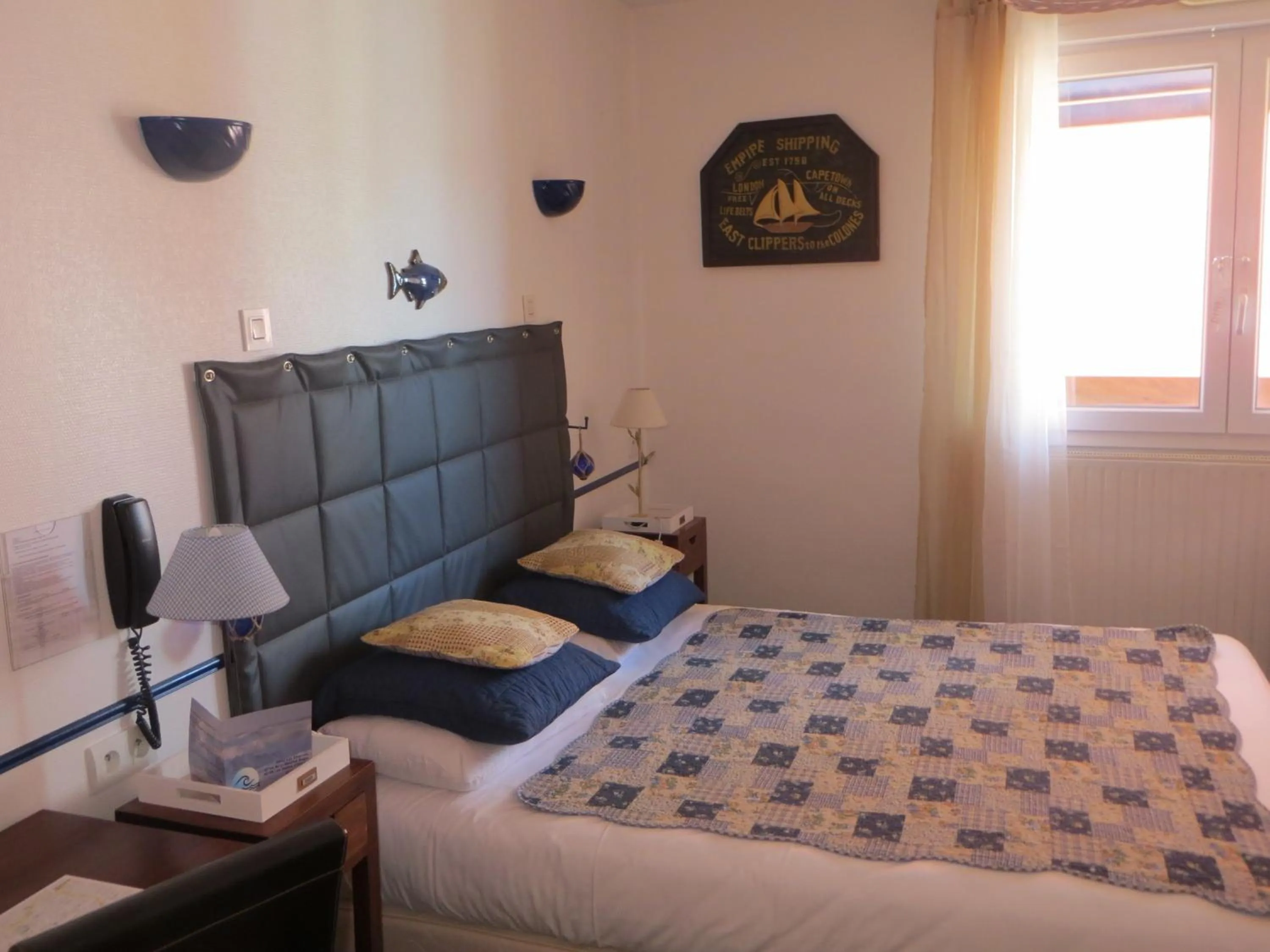 Bed in Hôtel Les Embruns Sables d'Olonne