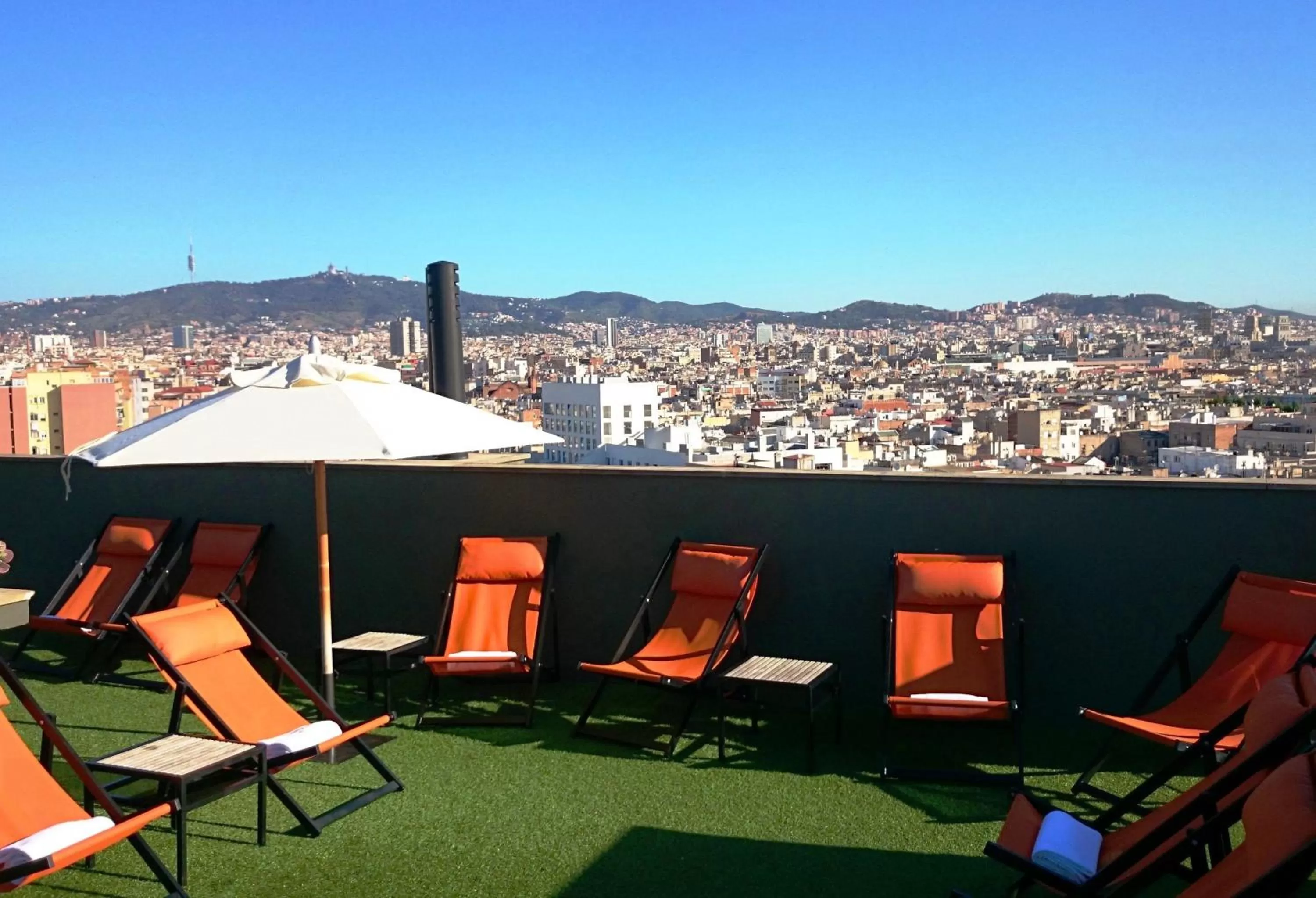 Swimming pool in Hotel Barcelona Universal