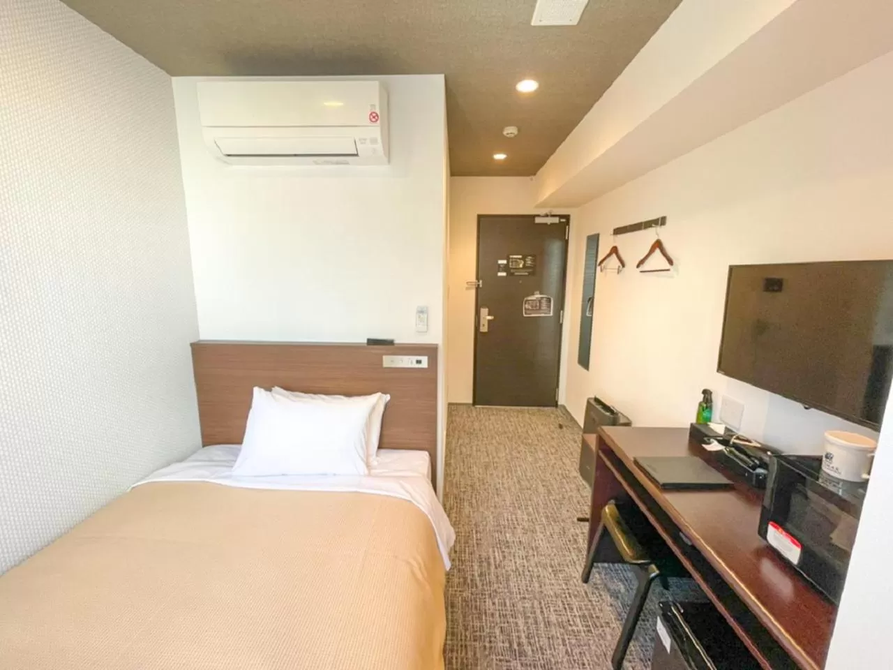 Bed in HOTEL LiVEMAX BUDGET Nagoya Shinkansen-guchi