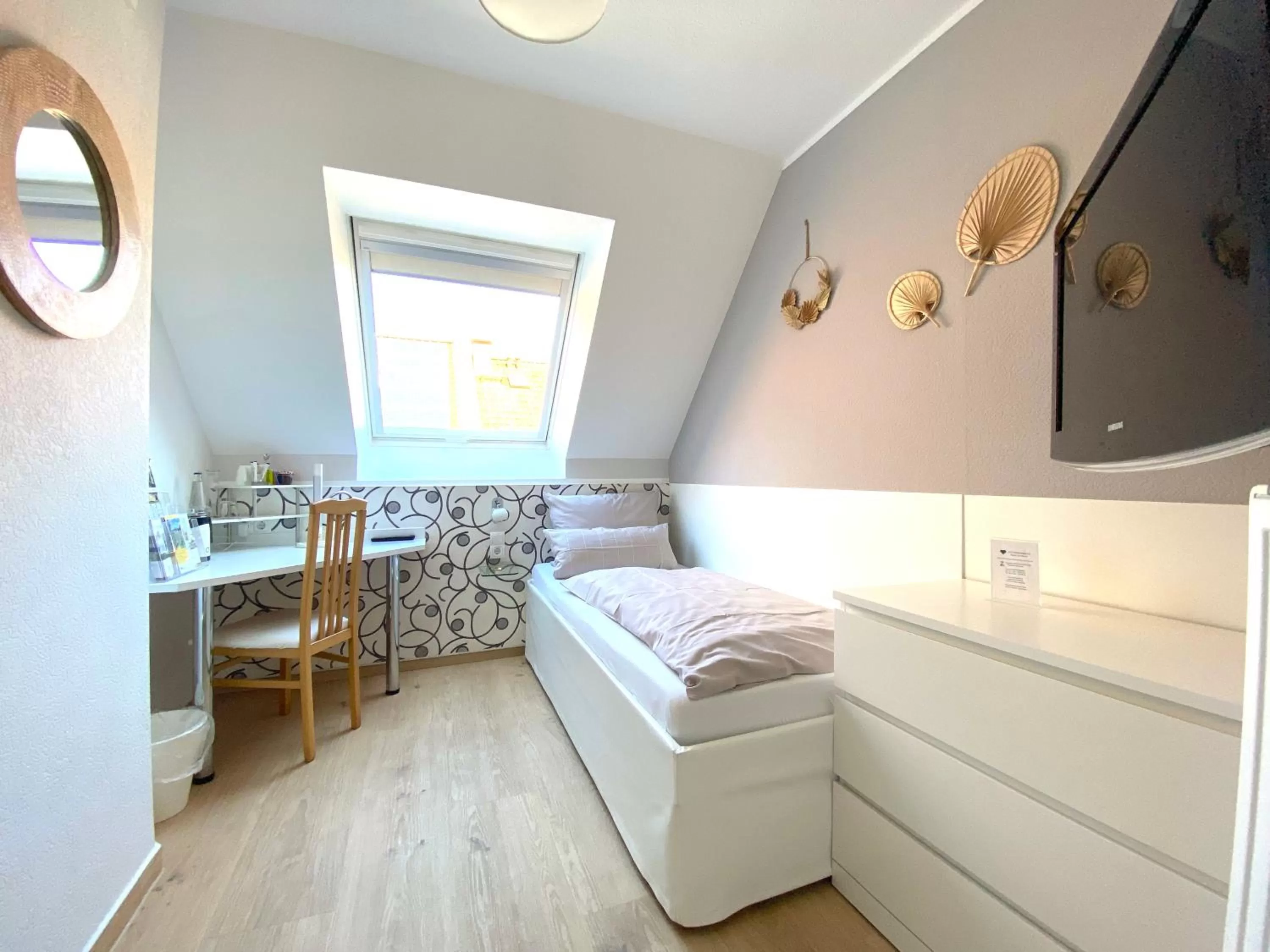 Living room, Bed in Hotel zur Bever