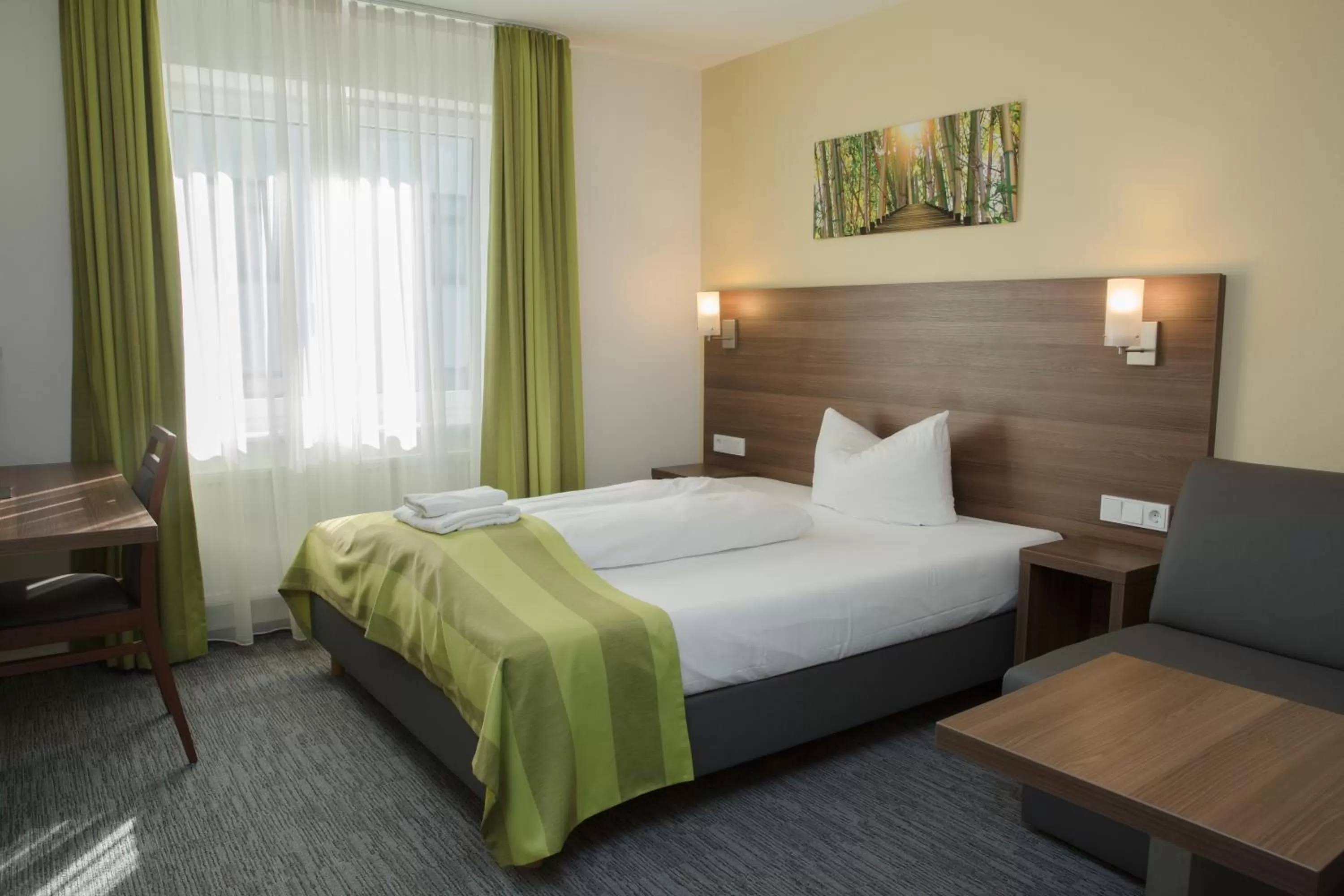 Bedroom, Bed in Trip Inn Goethe Business Messe