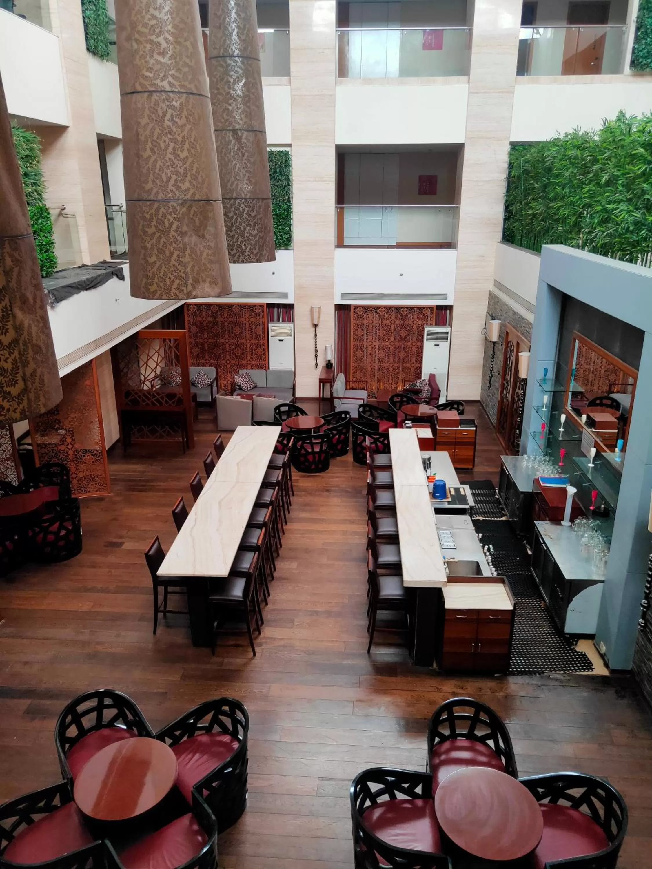 Lounge or bar in Pride Plaza Hotel, Kolkata