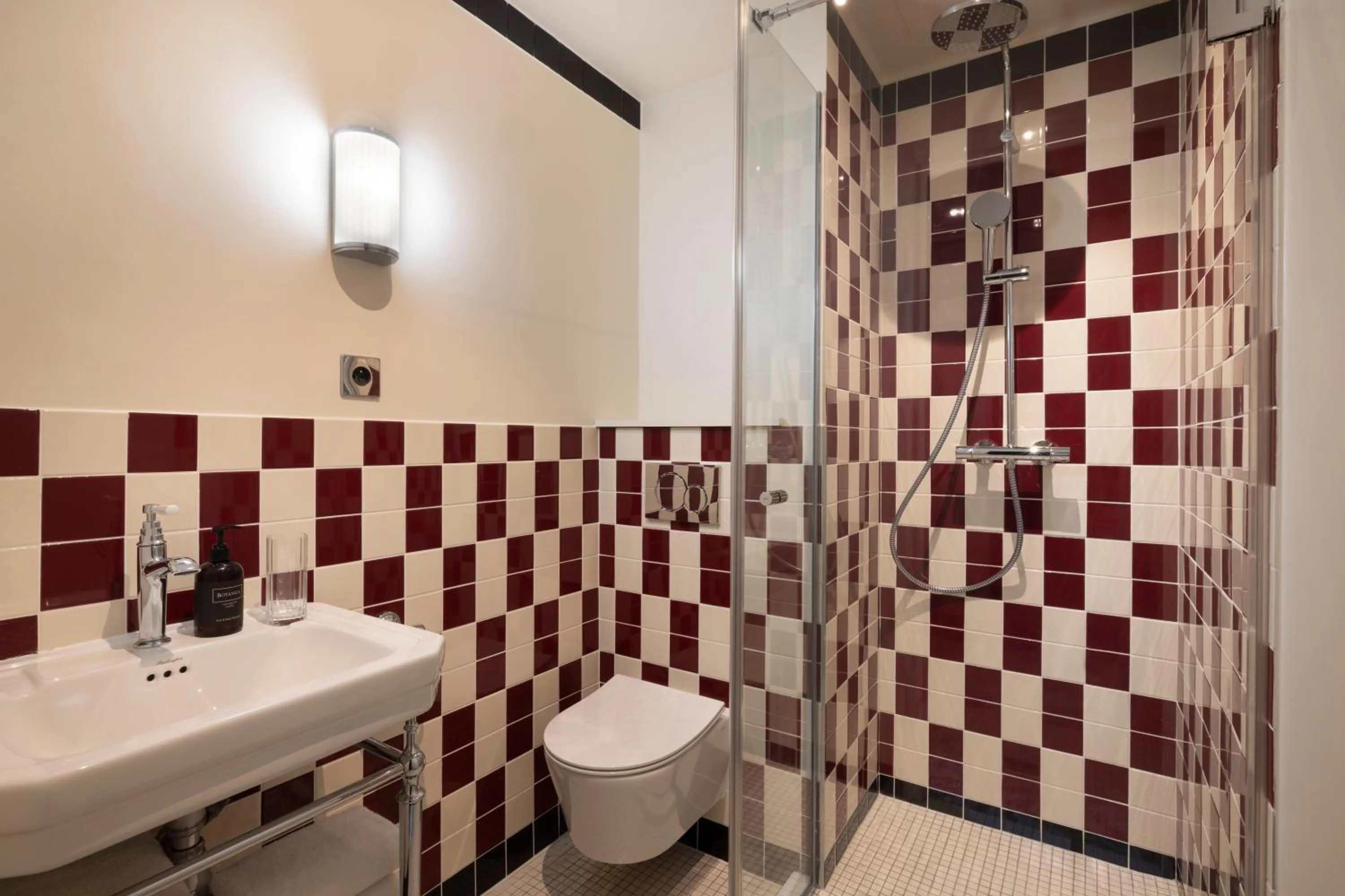 Shower, Bathroom in Hôtel du Home Moderne