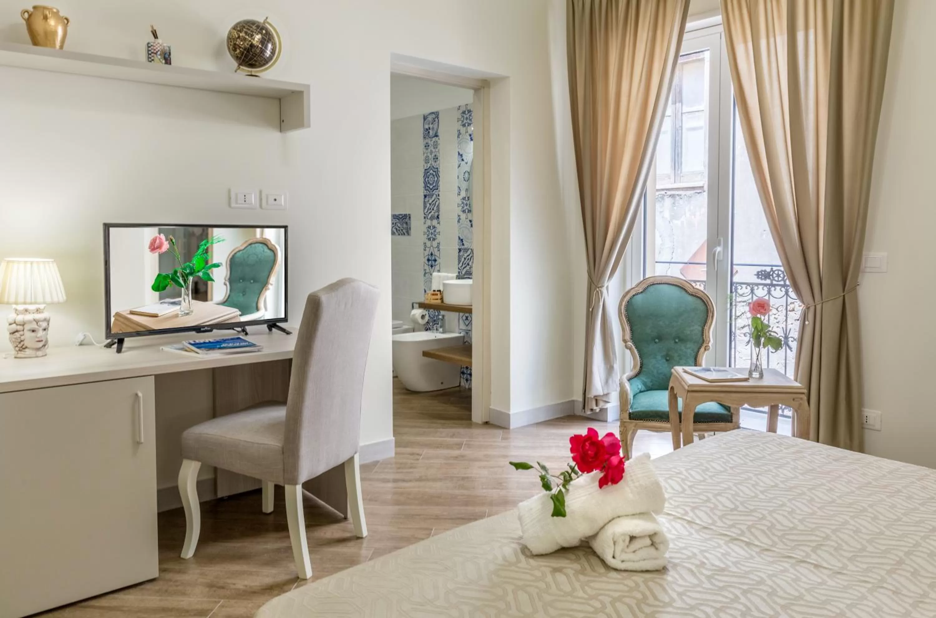 Luxury Triple Room in Kèramos Luxury Rooms